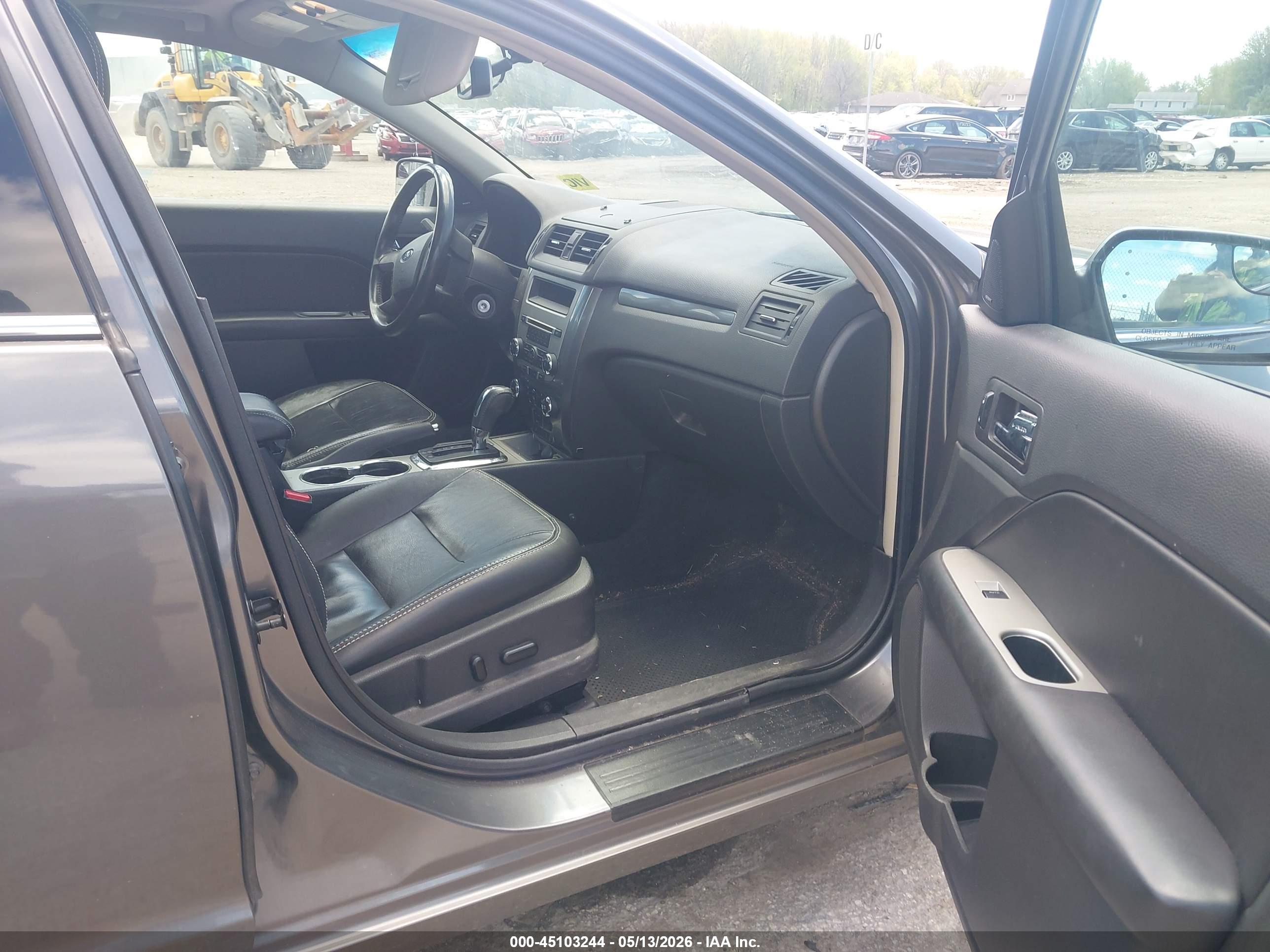 FORD FUSION image 5