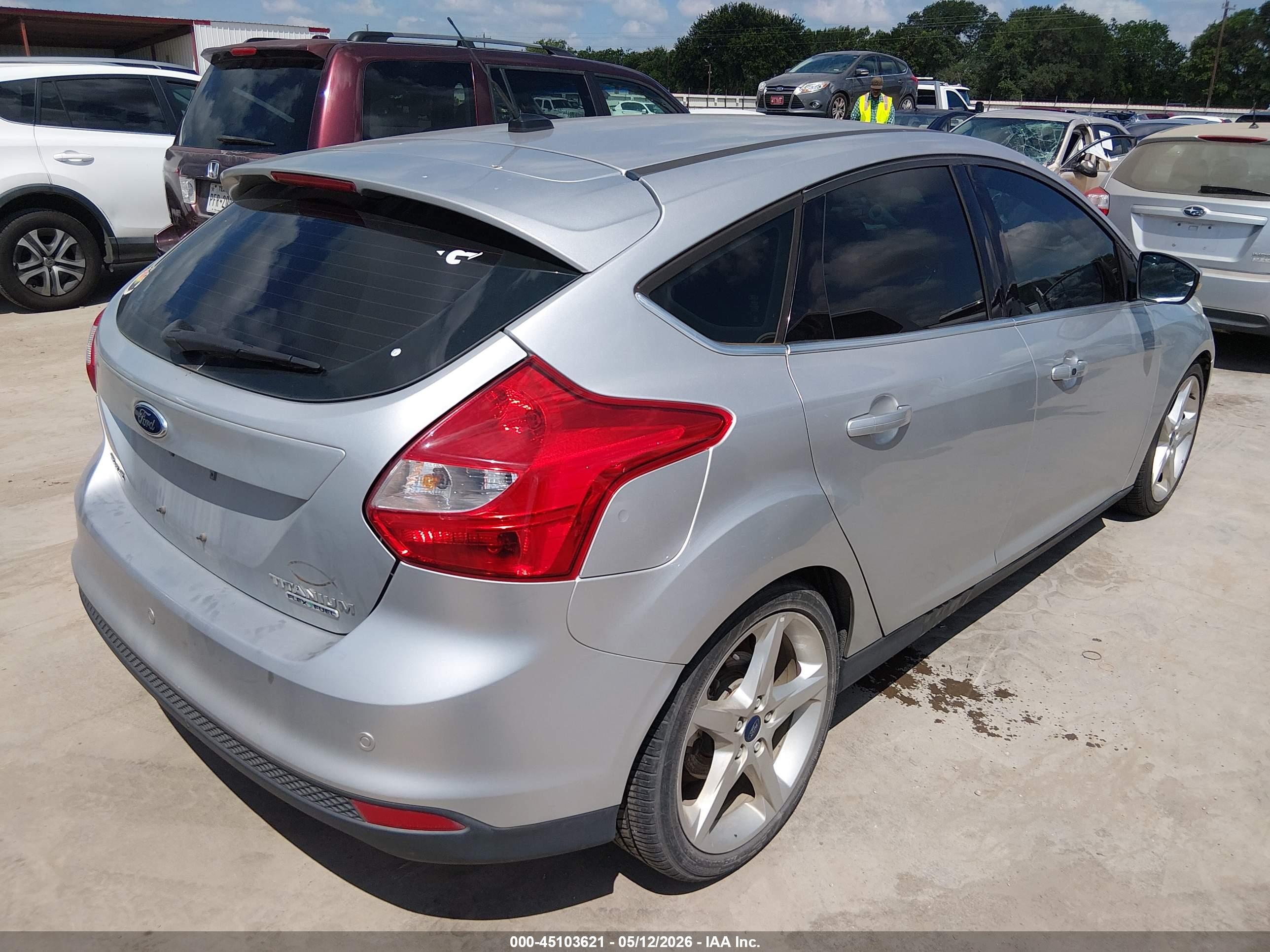 FORD FOCUS image 4