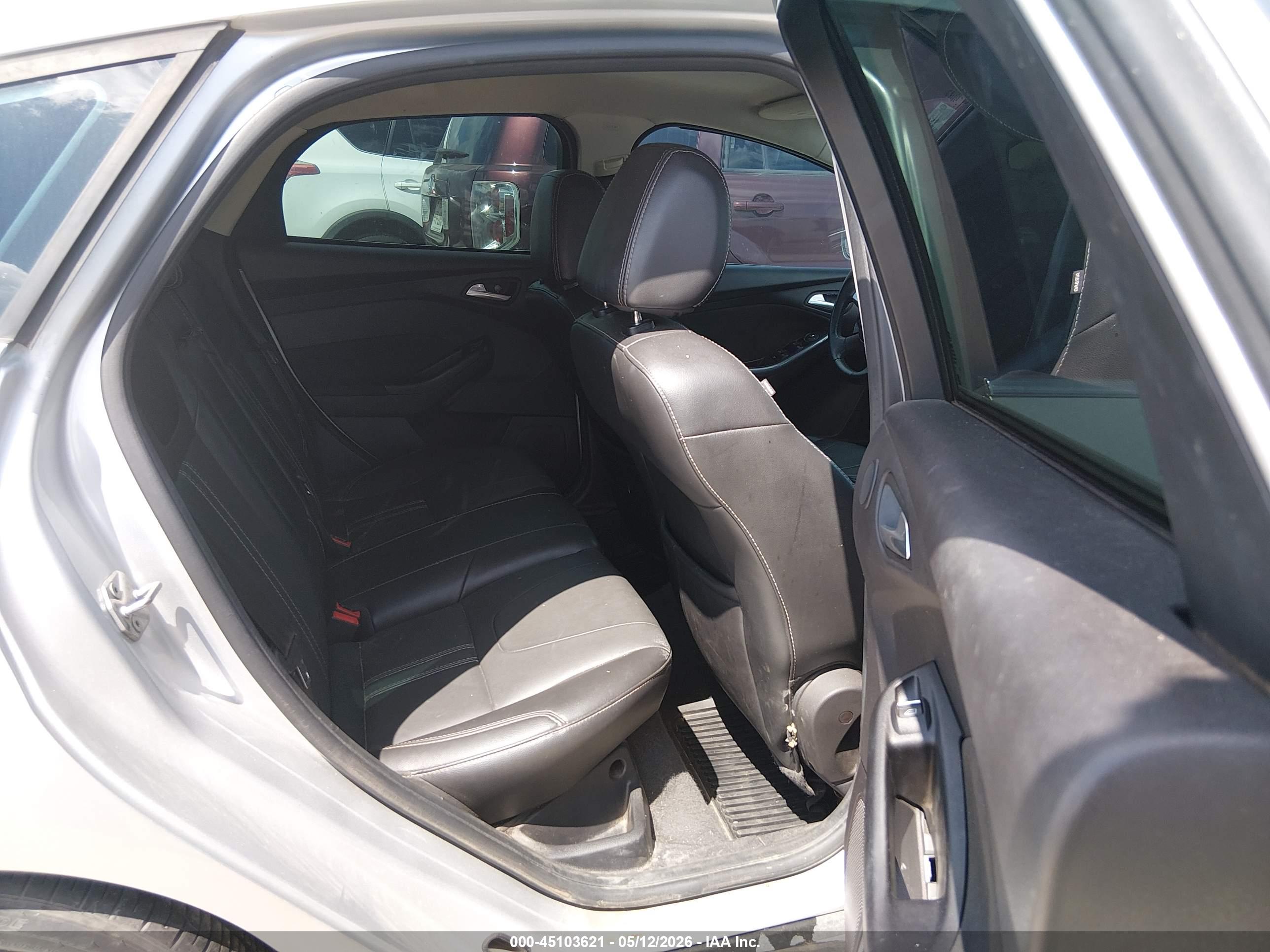 FORD FOCUS image 8
