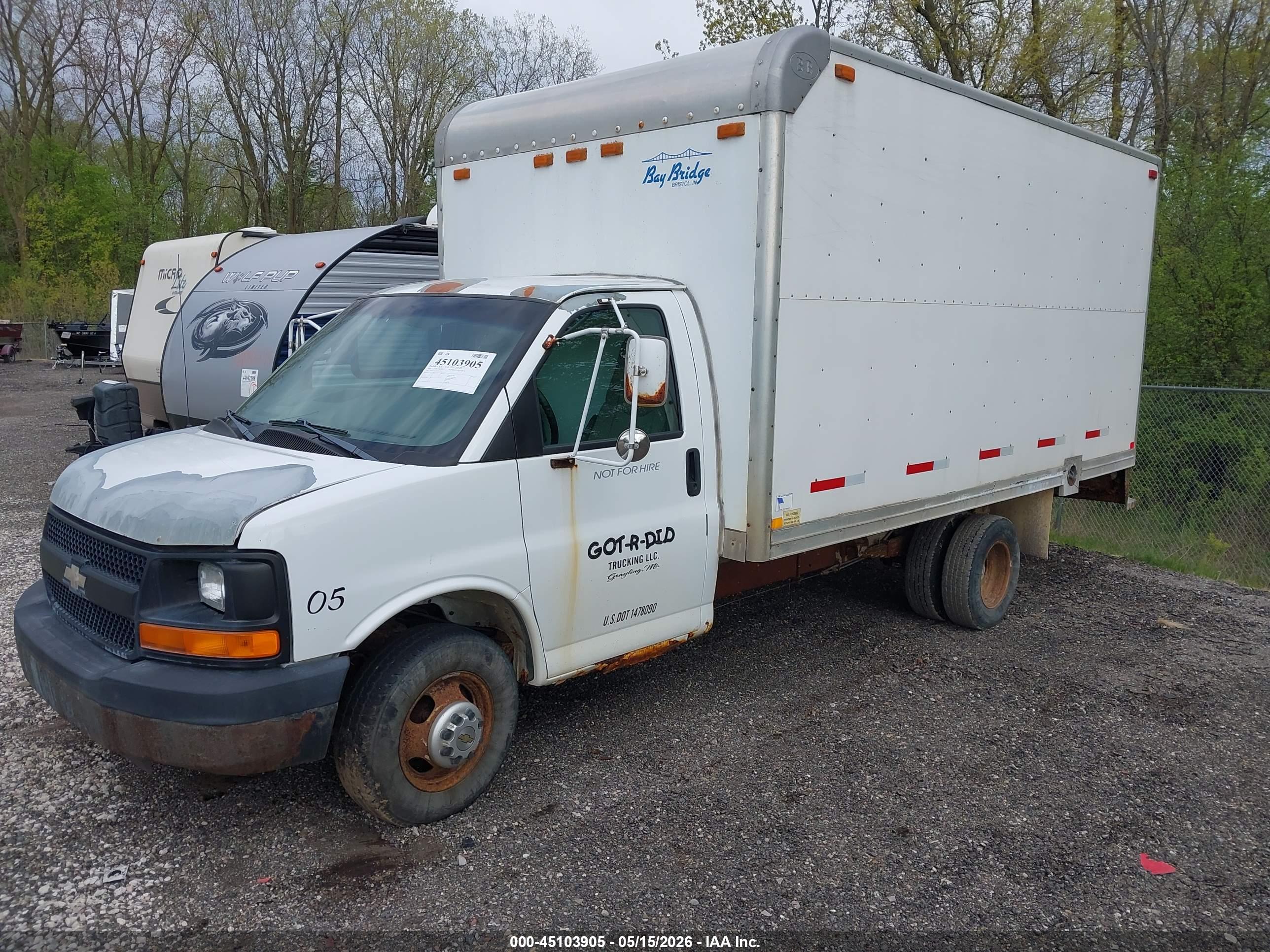 CHEVROLET EXPRESS image 2