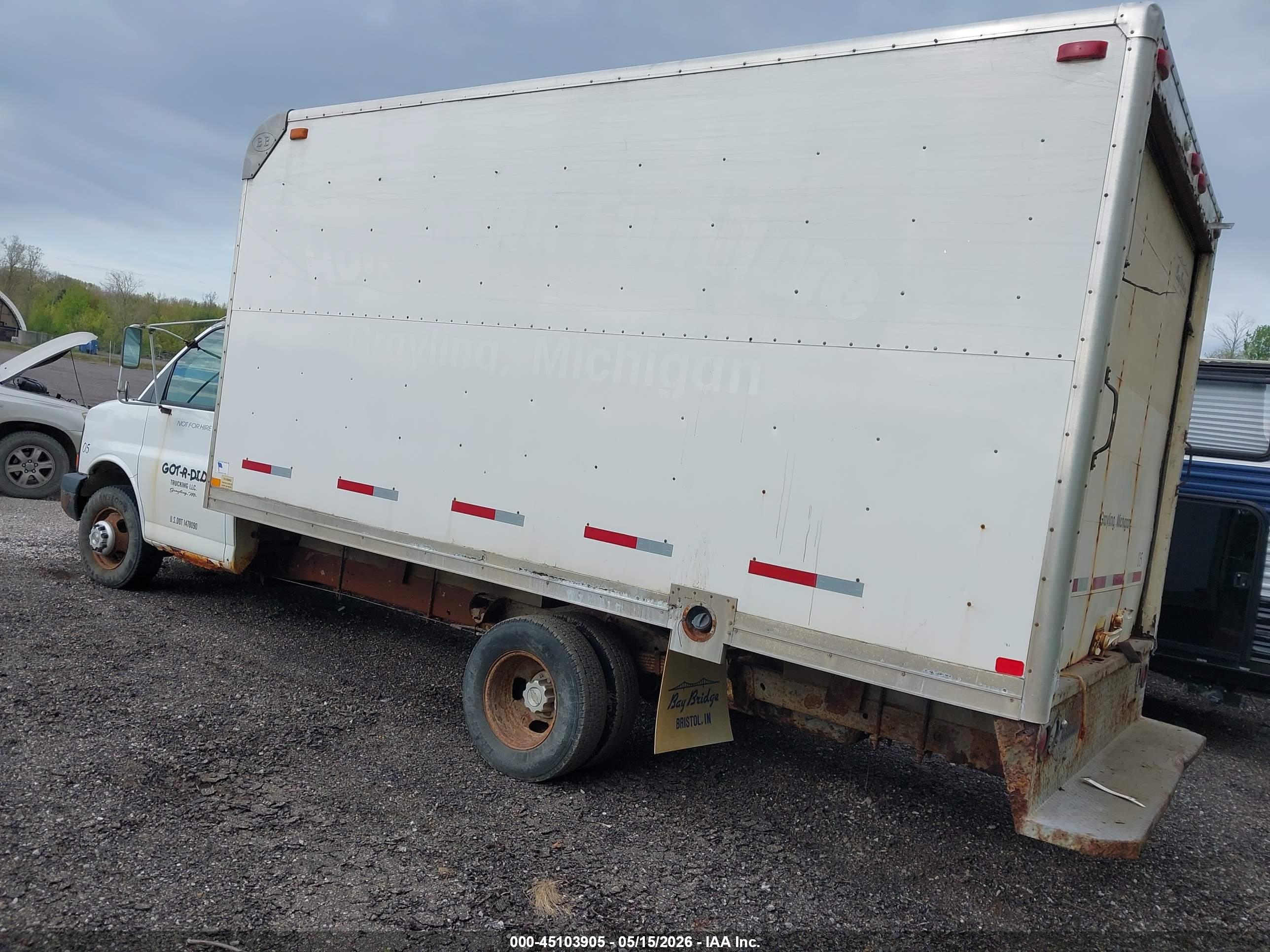 CHEVROLET EXPRESS image 3