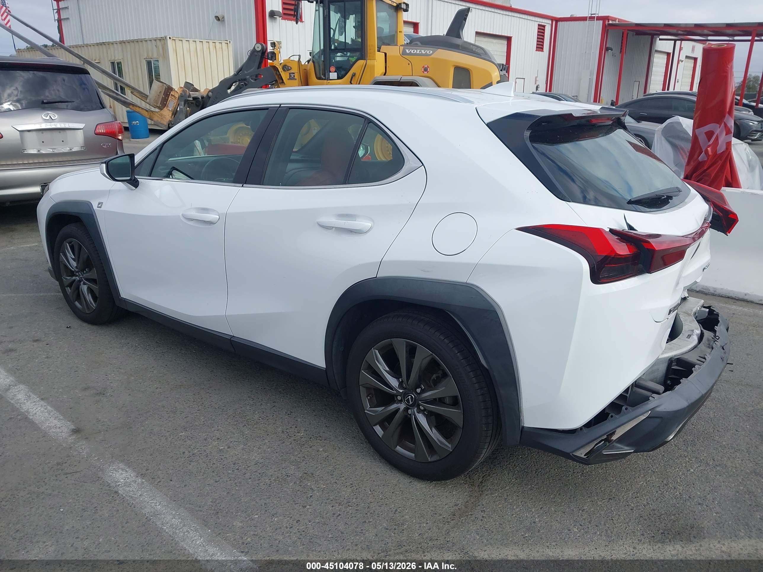 LEXUS UX image 3