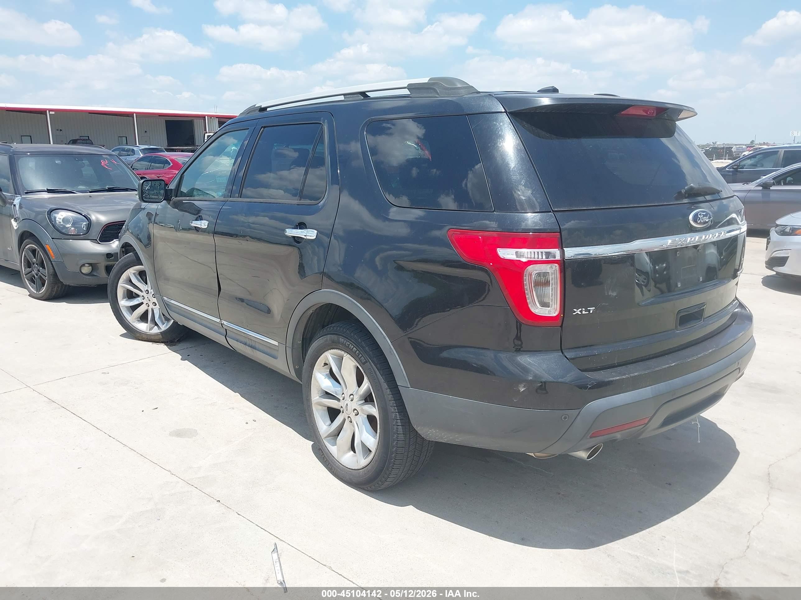 FORD EXPLORER image 3