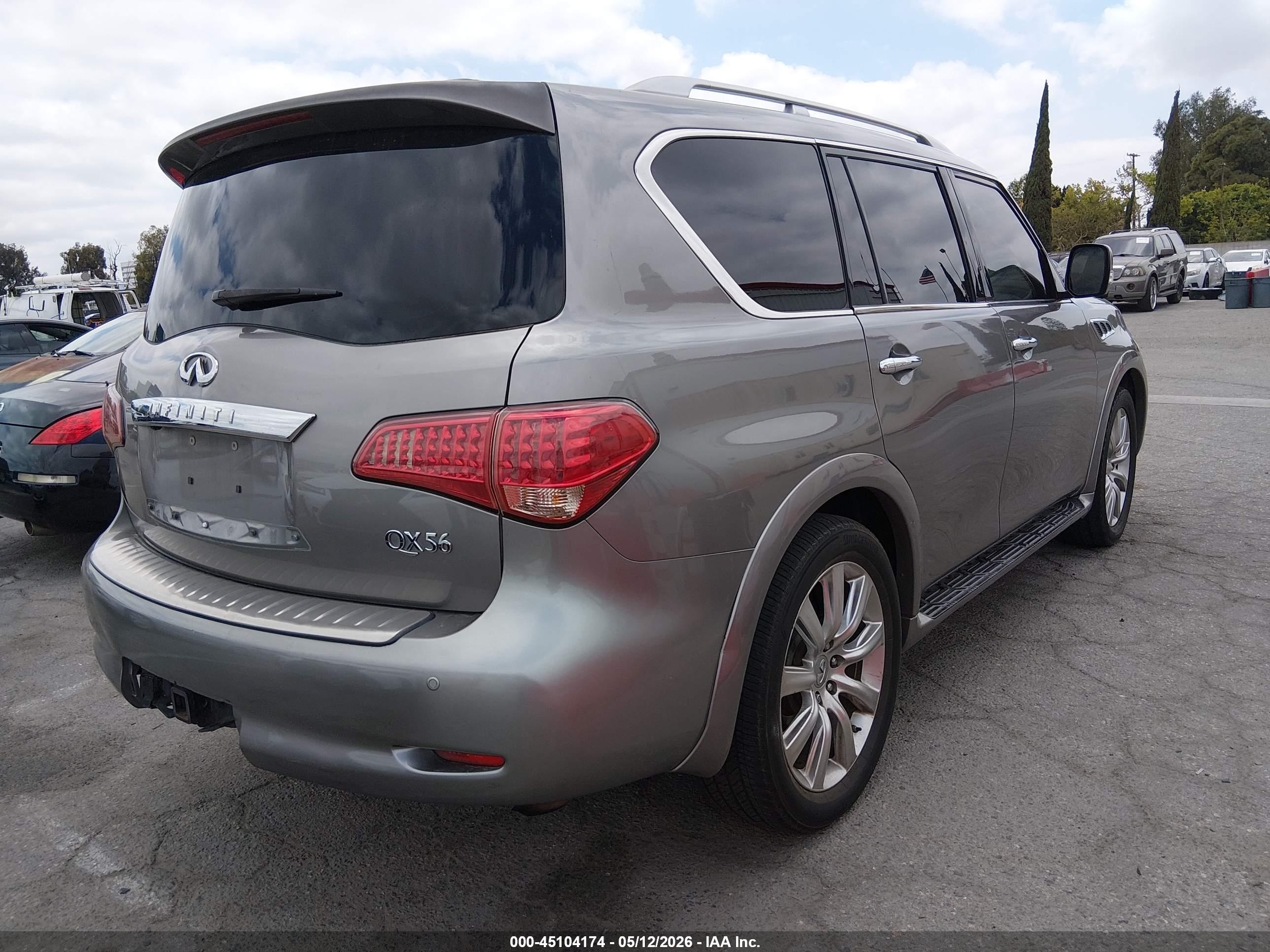 INFINITI QX56 image 4