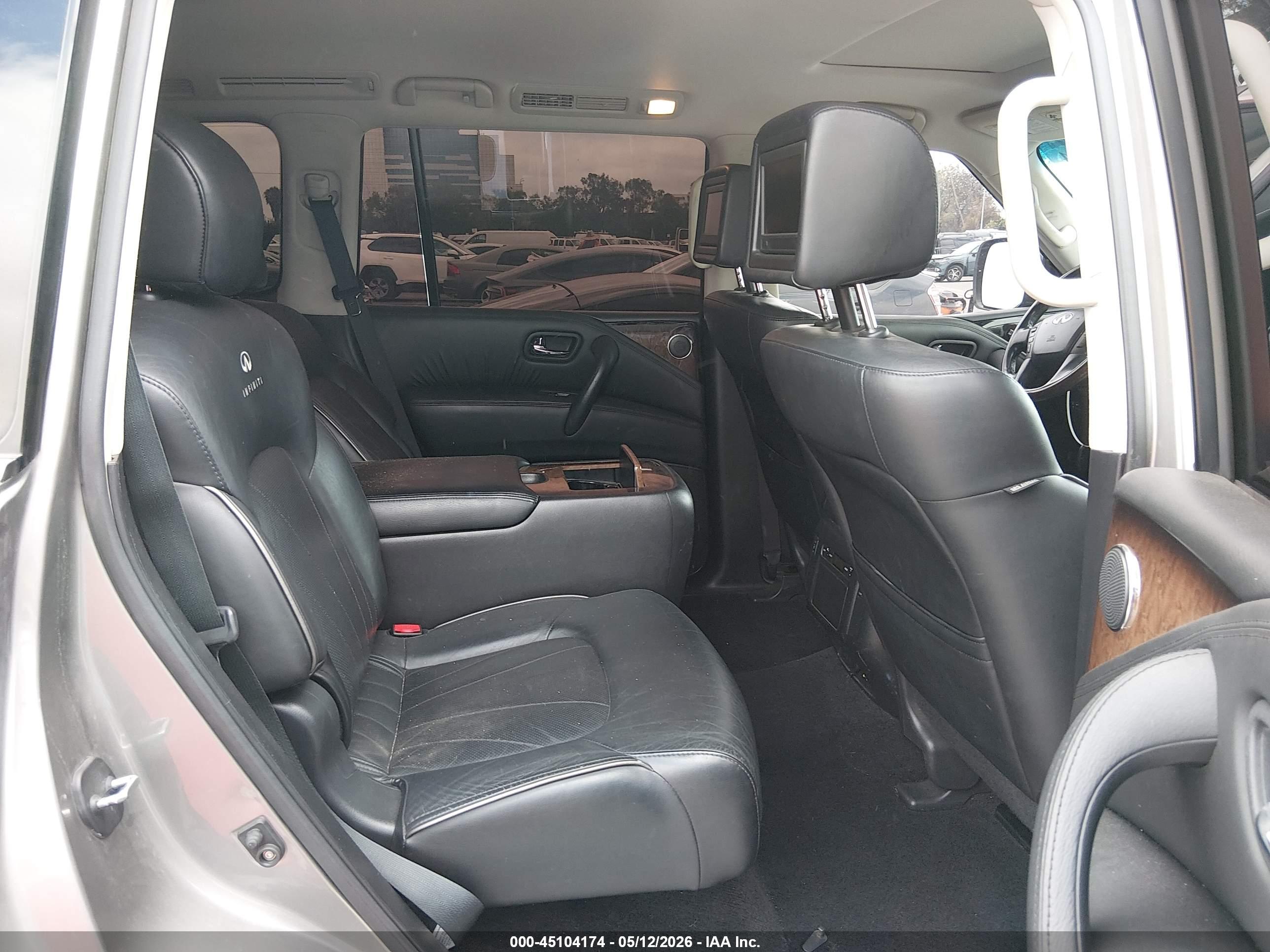 INFINITI QX56 image 8