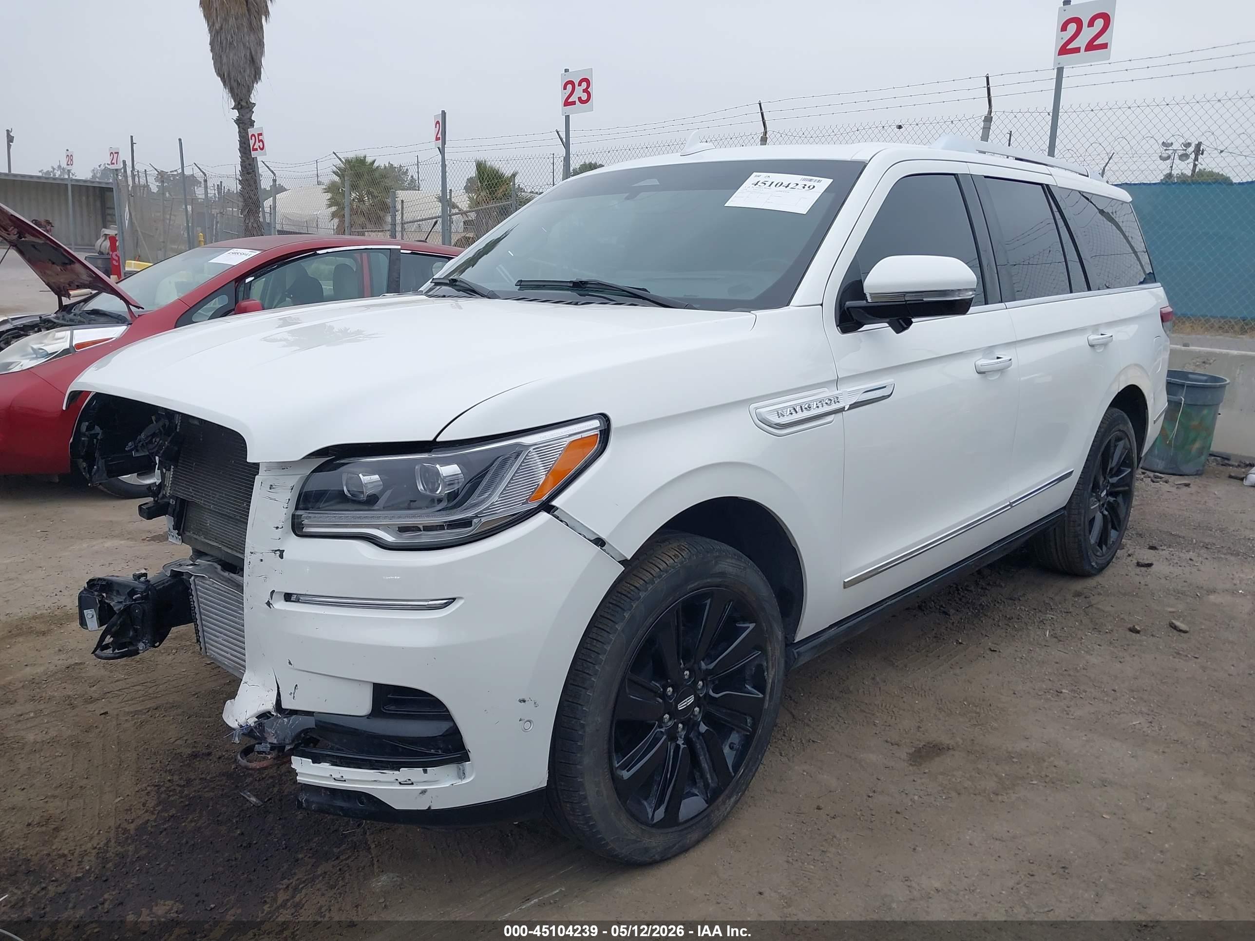 LINCOLN NAVIGATOR image 2