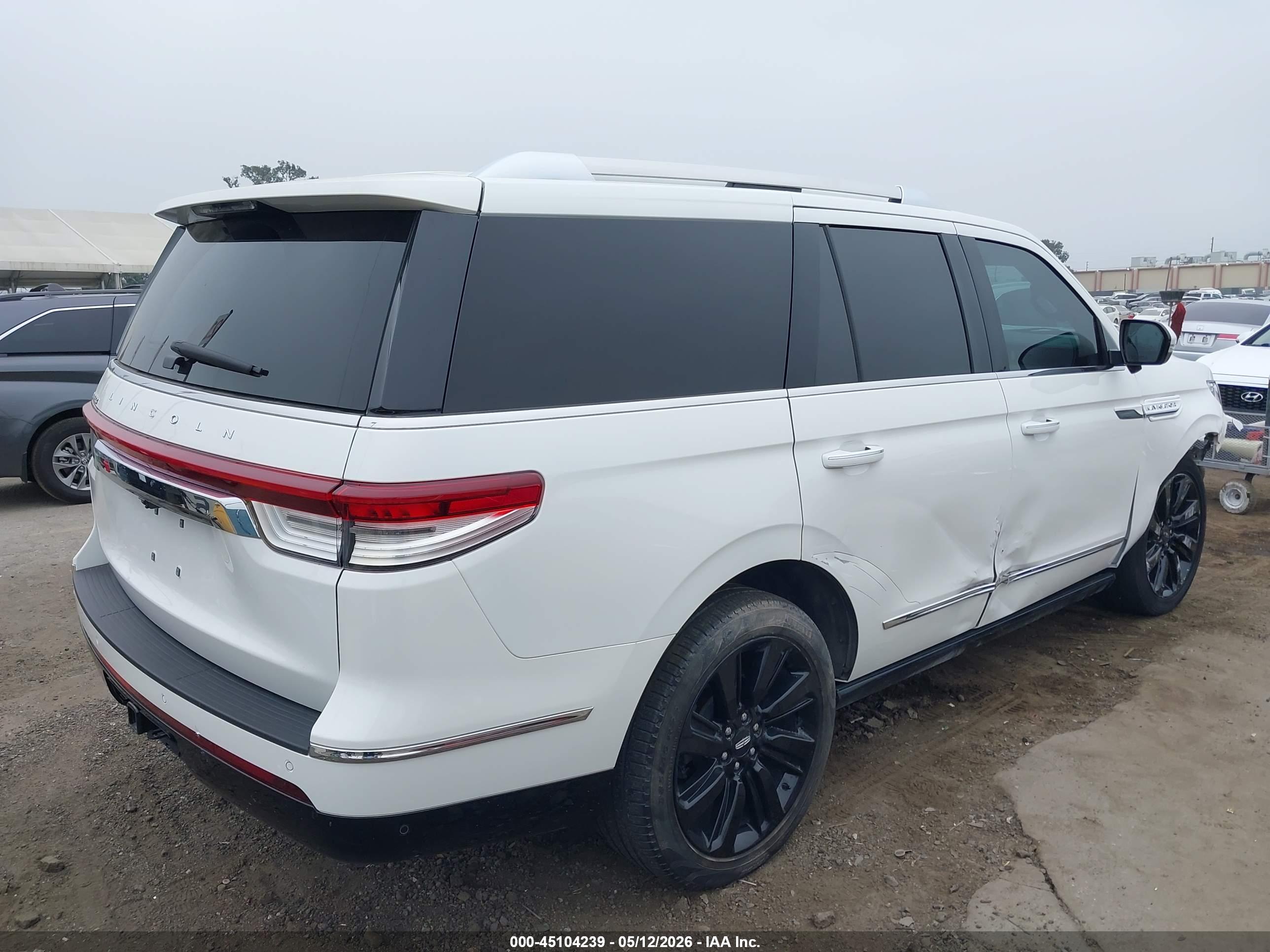 LINCOLN NAVIGATOR image 4