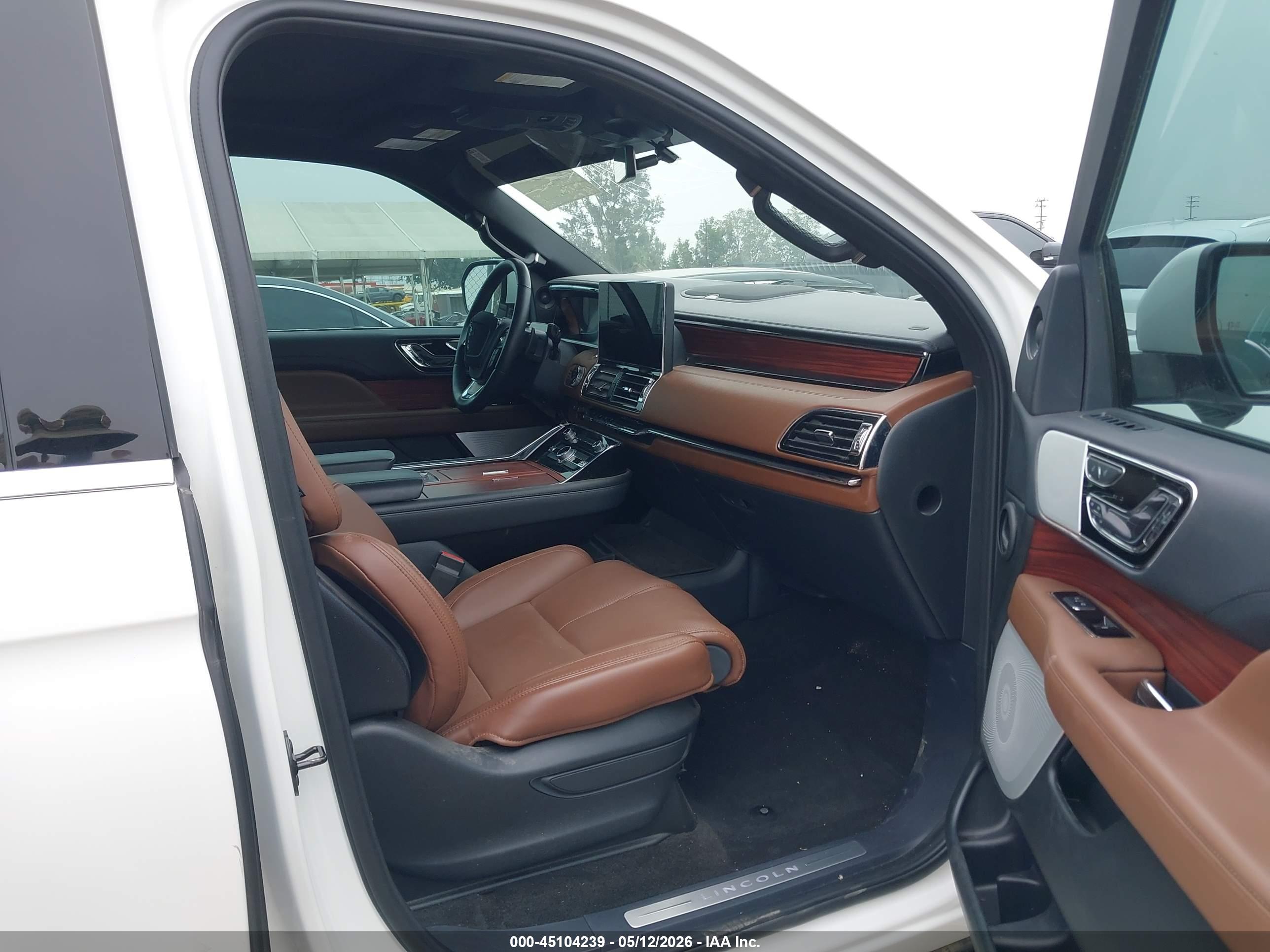 LINCOLN NAVIGATOR image 5