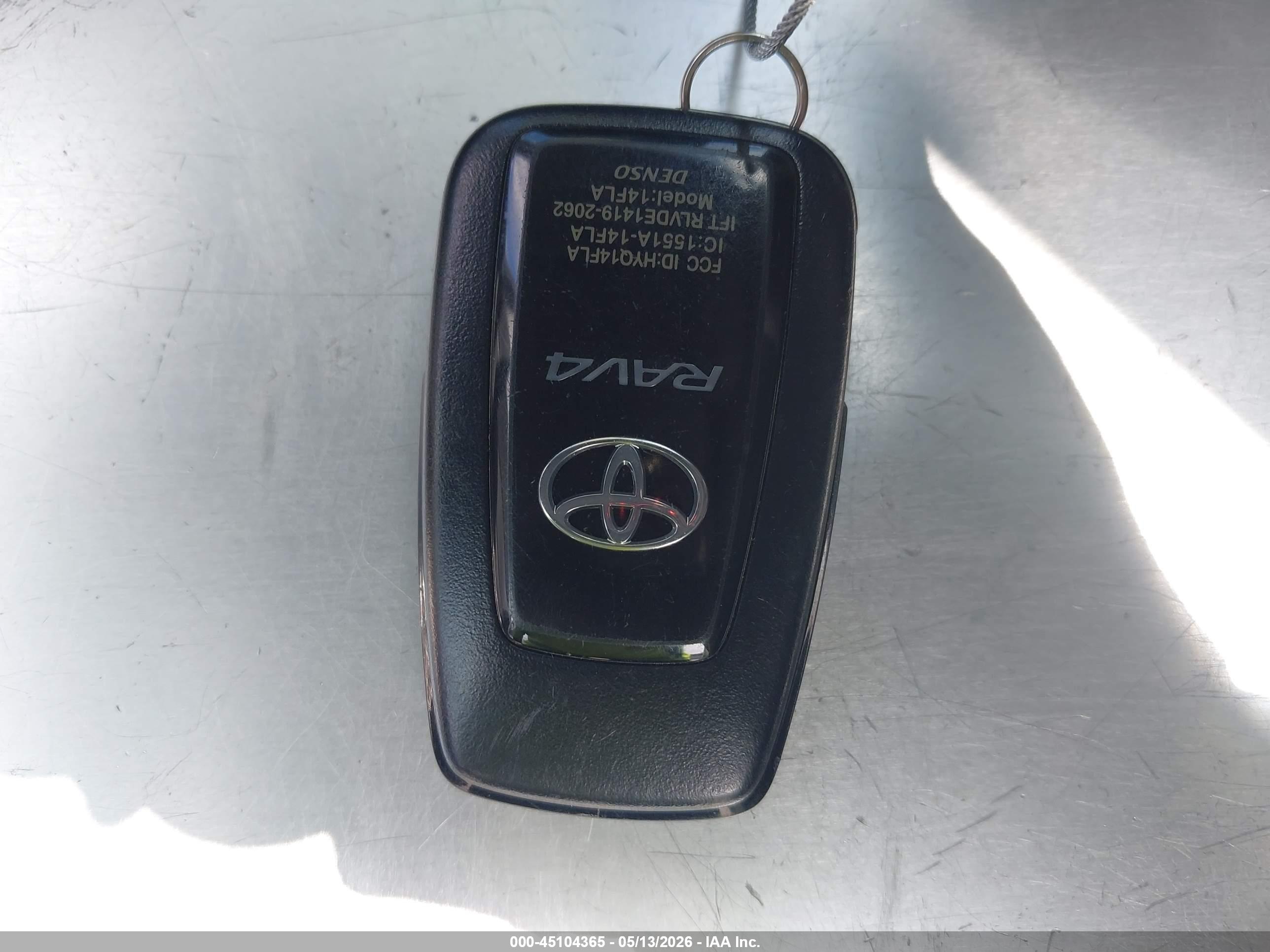TOYOTA RAV4 image 11