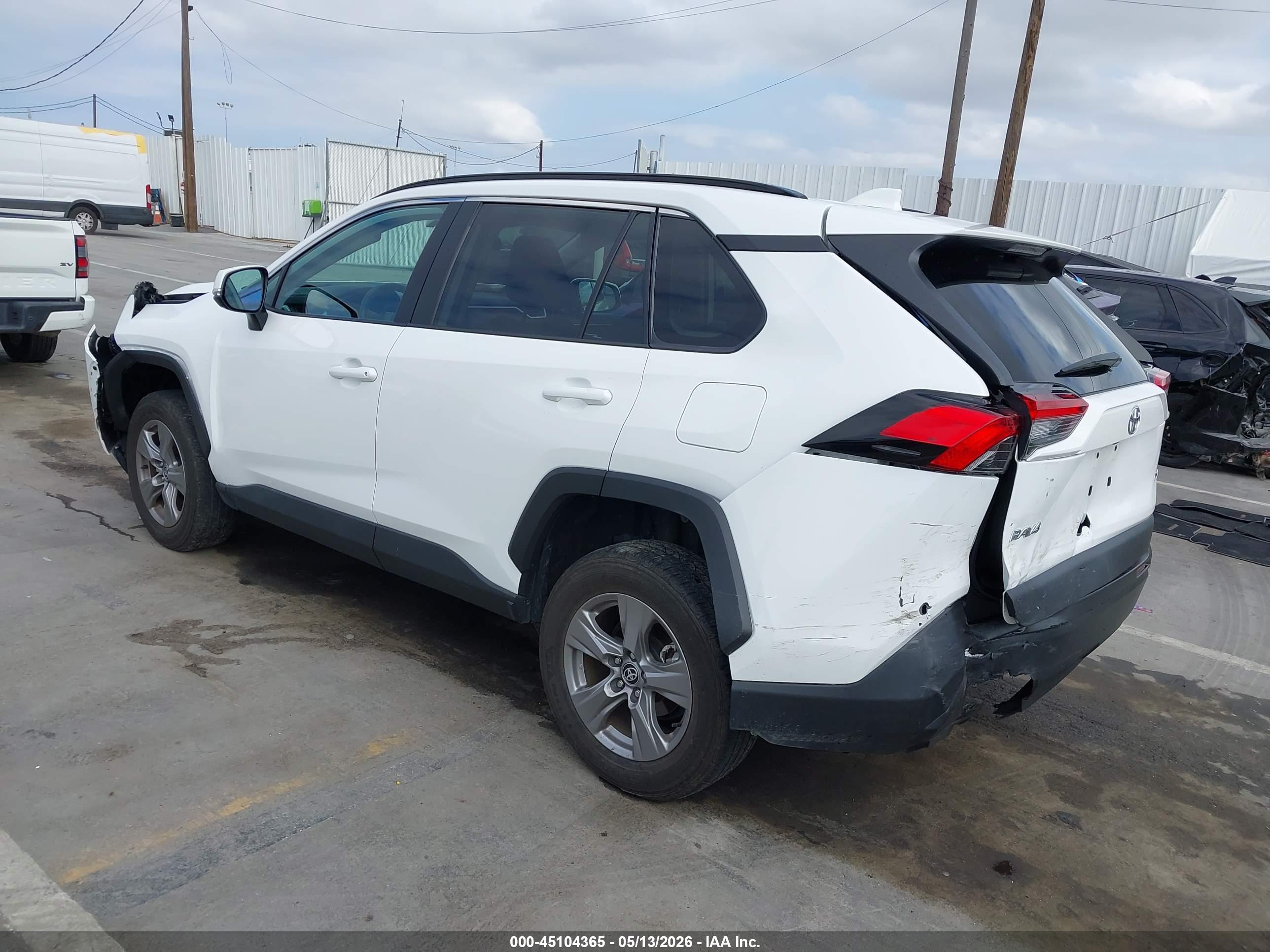 TOYOTA RAV4 image 3