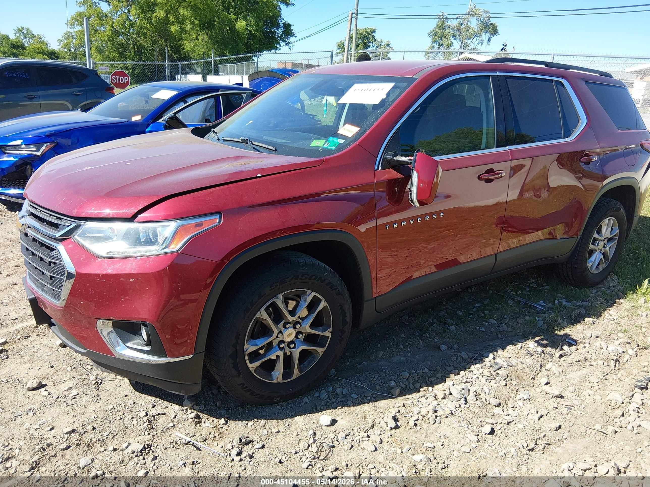 CHEVROLET TRAVERSE image 2