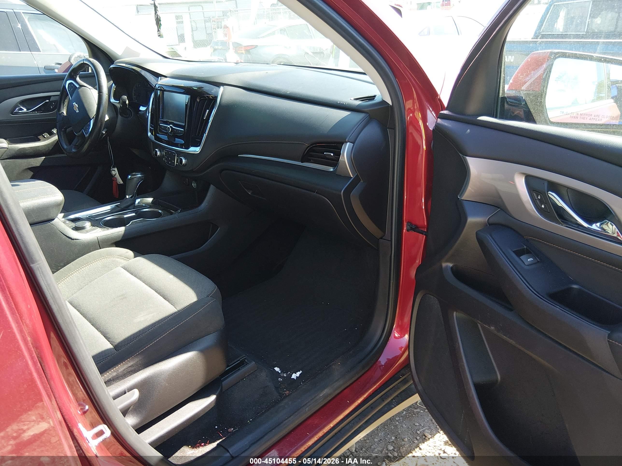CHEVROLET TRAVERSE image 5