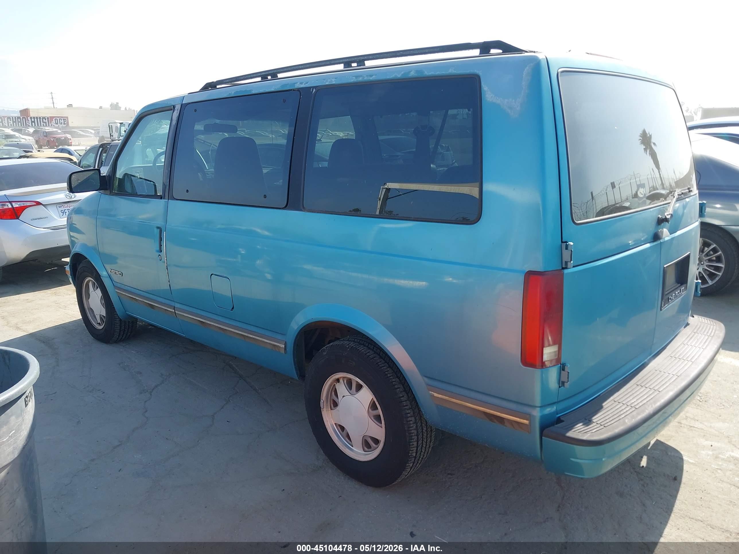 CHEVROLET ASTRO image 3