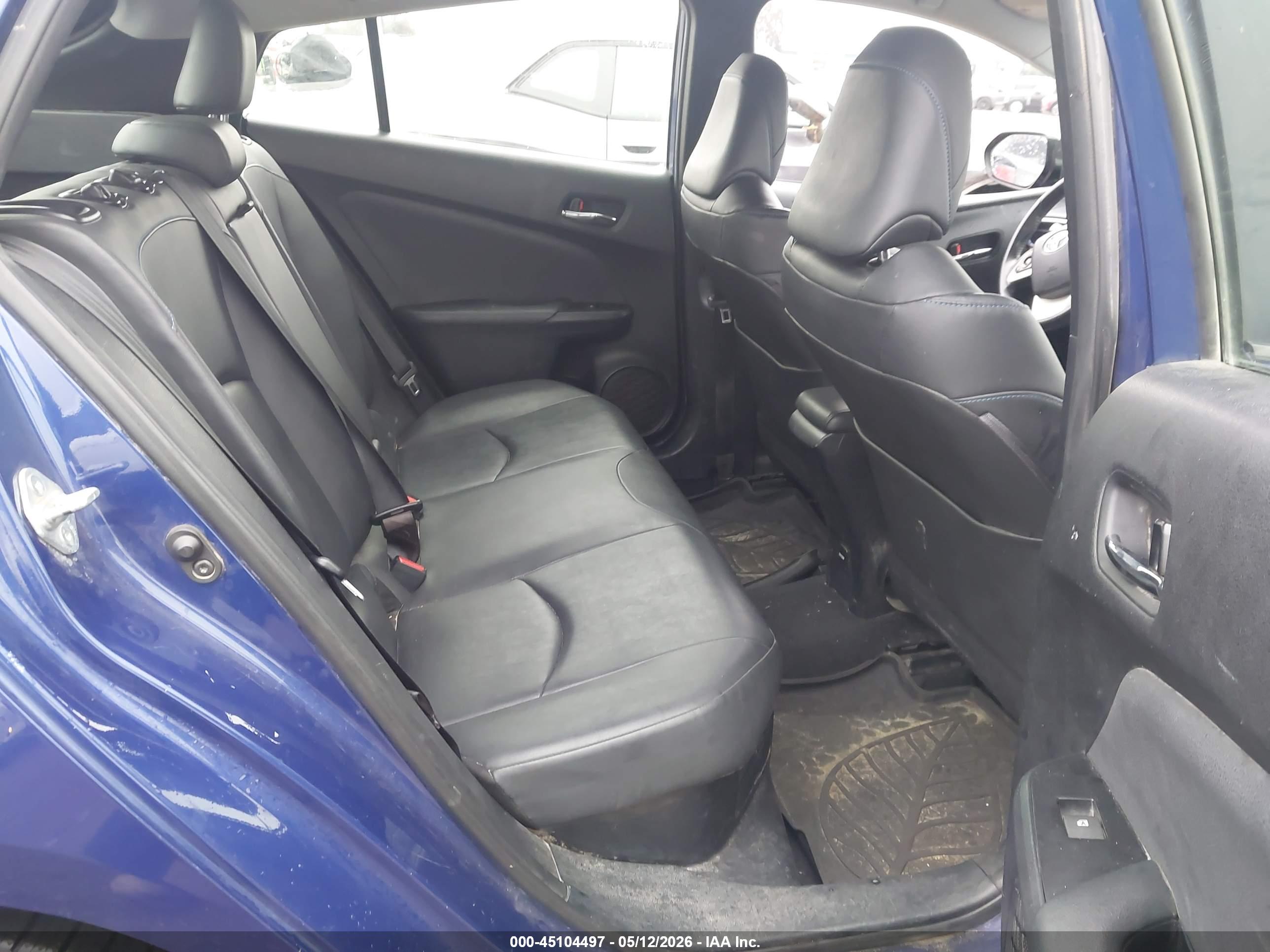 TOYOTA PRIUS image 8