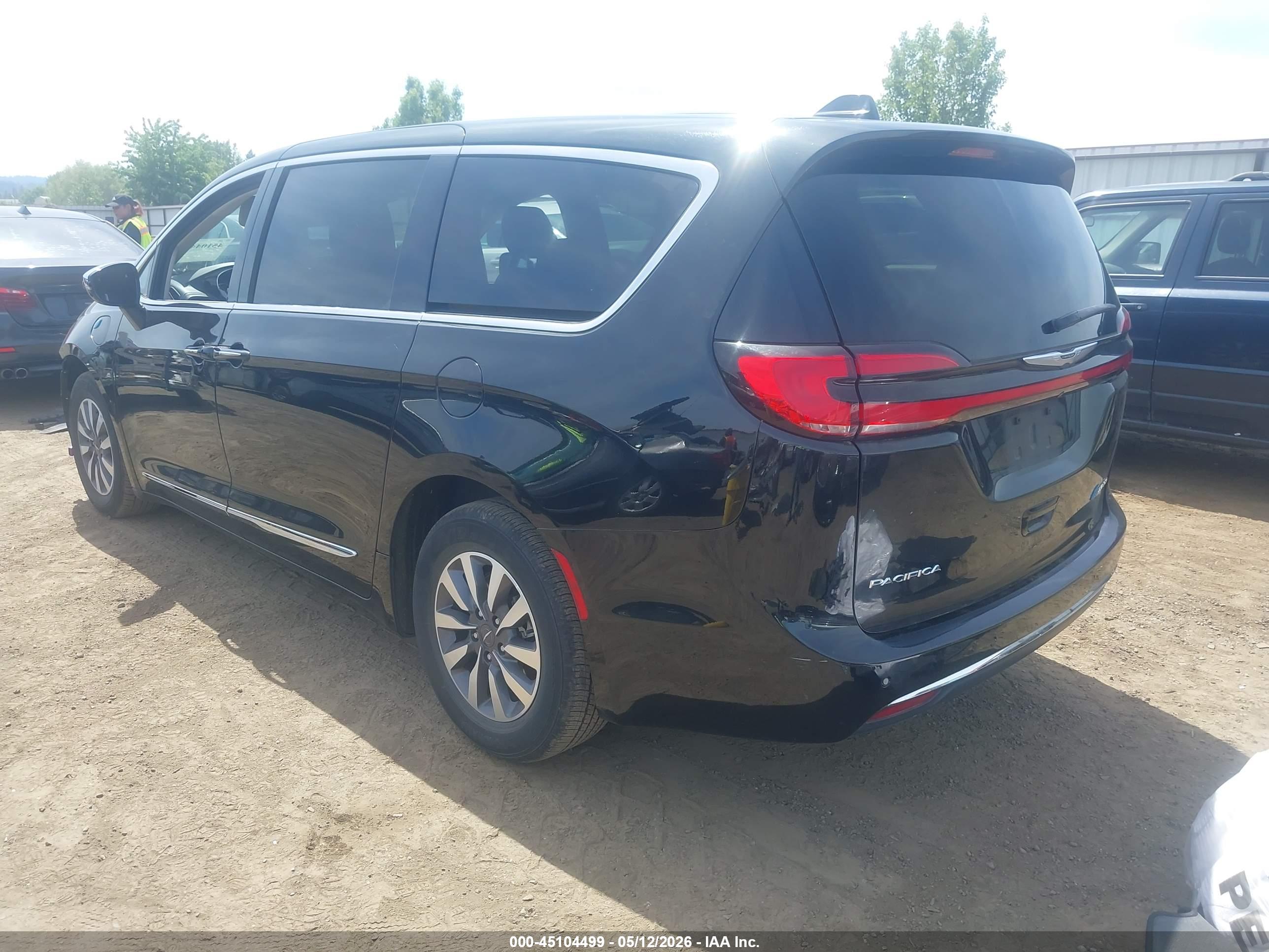 CHRYSLER PACIFICA image 3