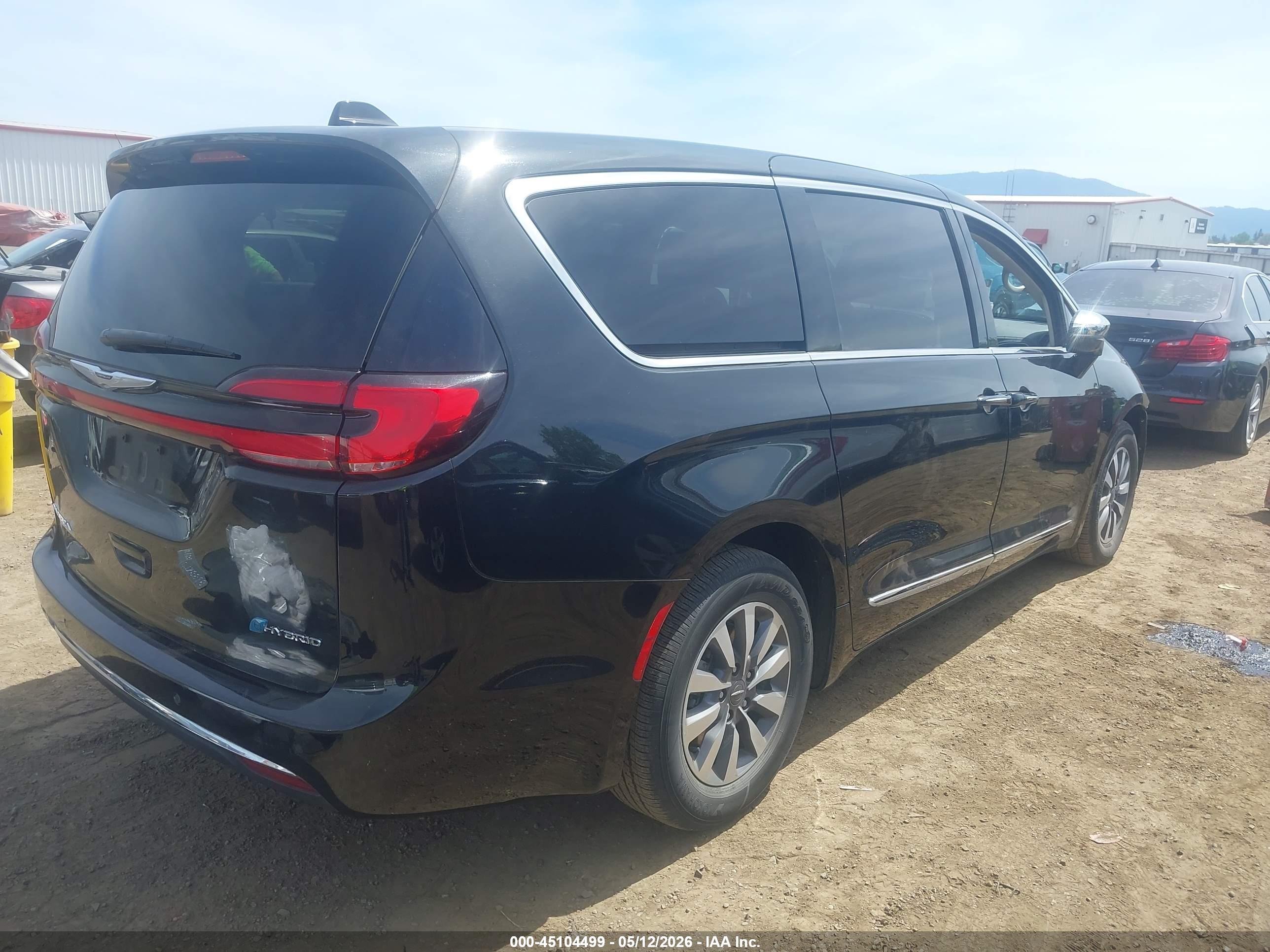 CHRYSLER PACIFICA image 4