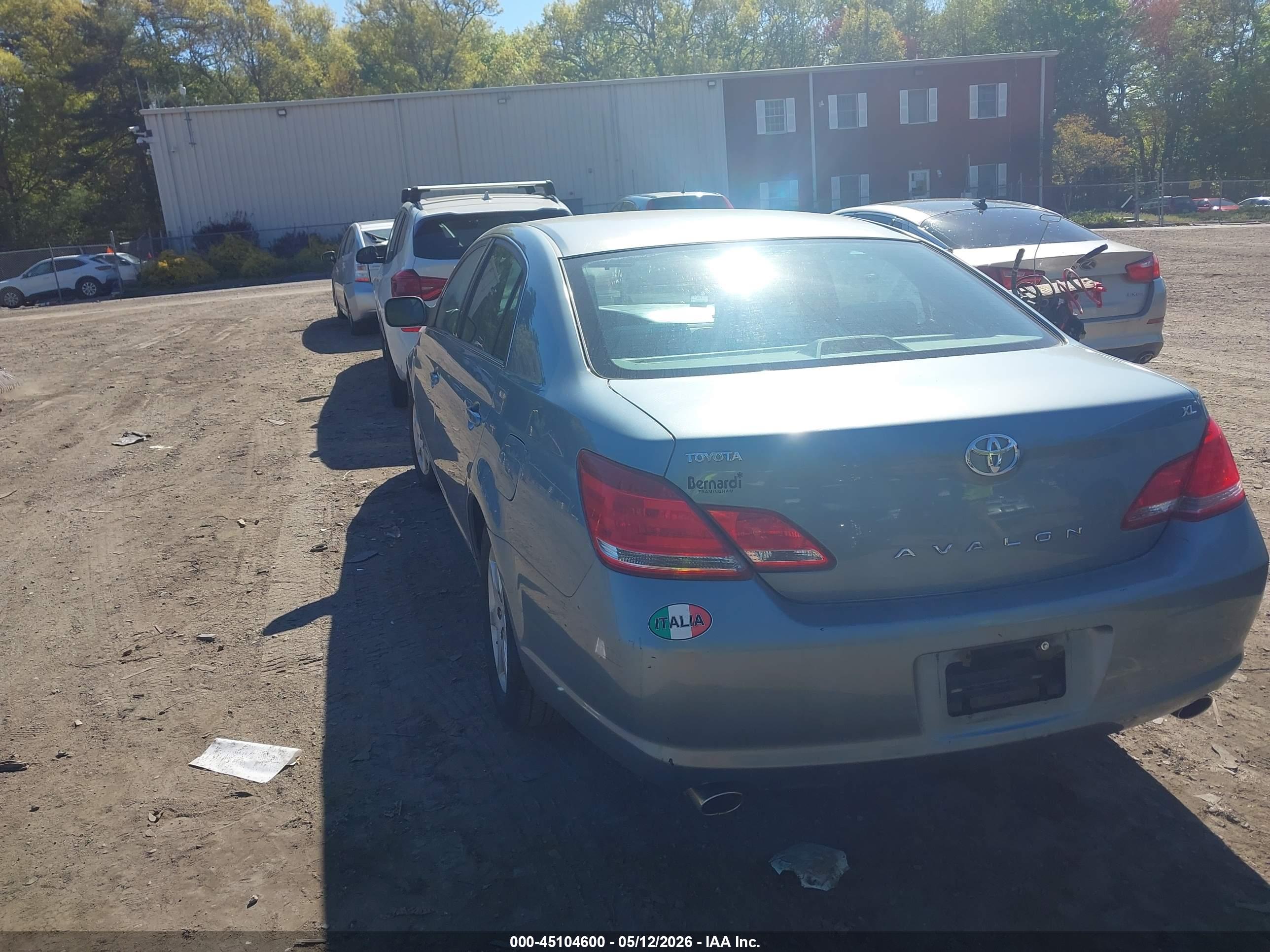 TOYOTA AVALON image 3