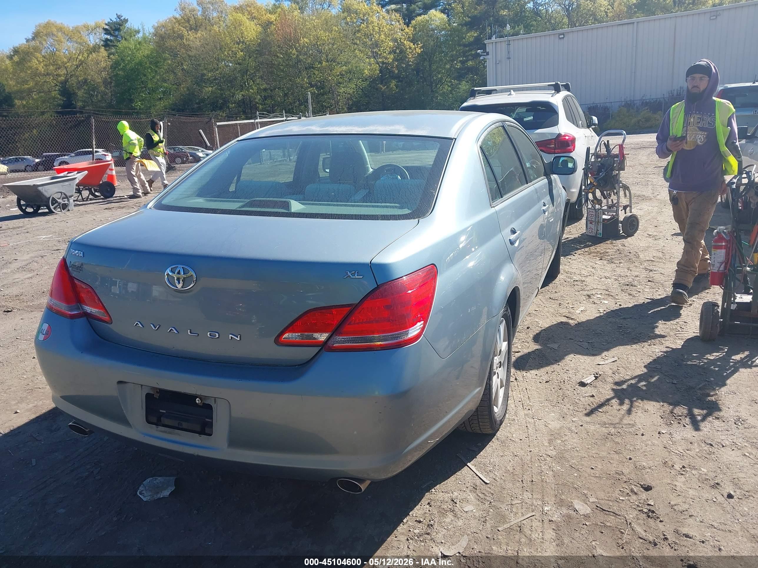 TOYOTA AVALON image 4