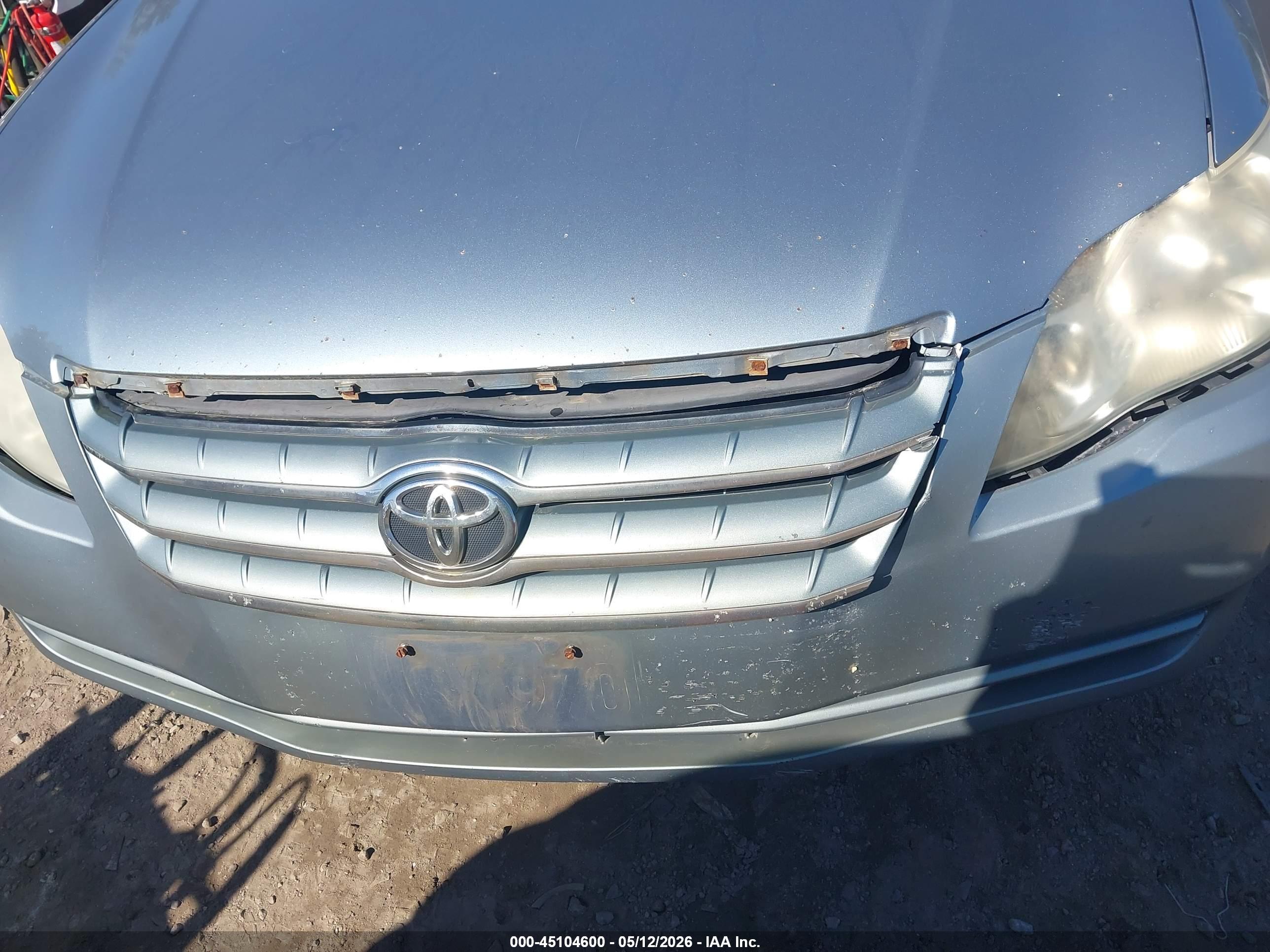 TOYOTA AVALON image 6