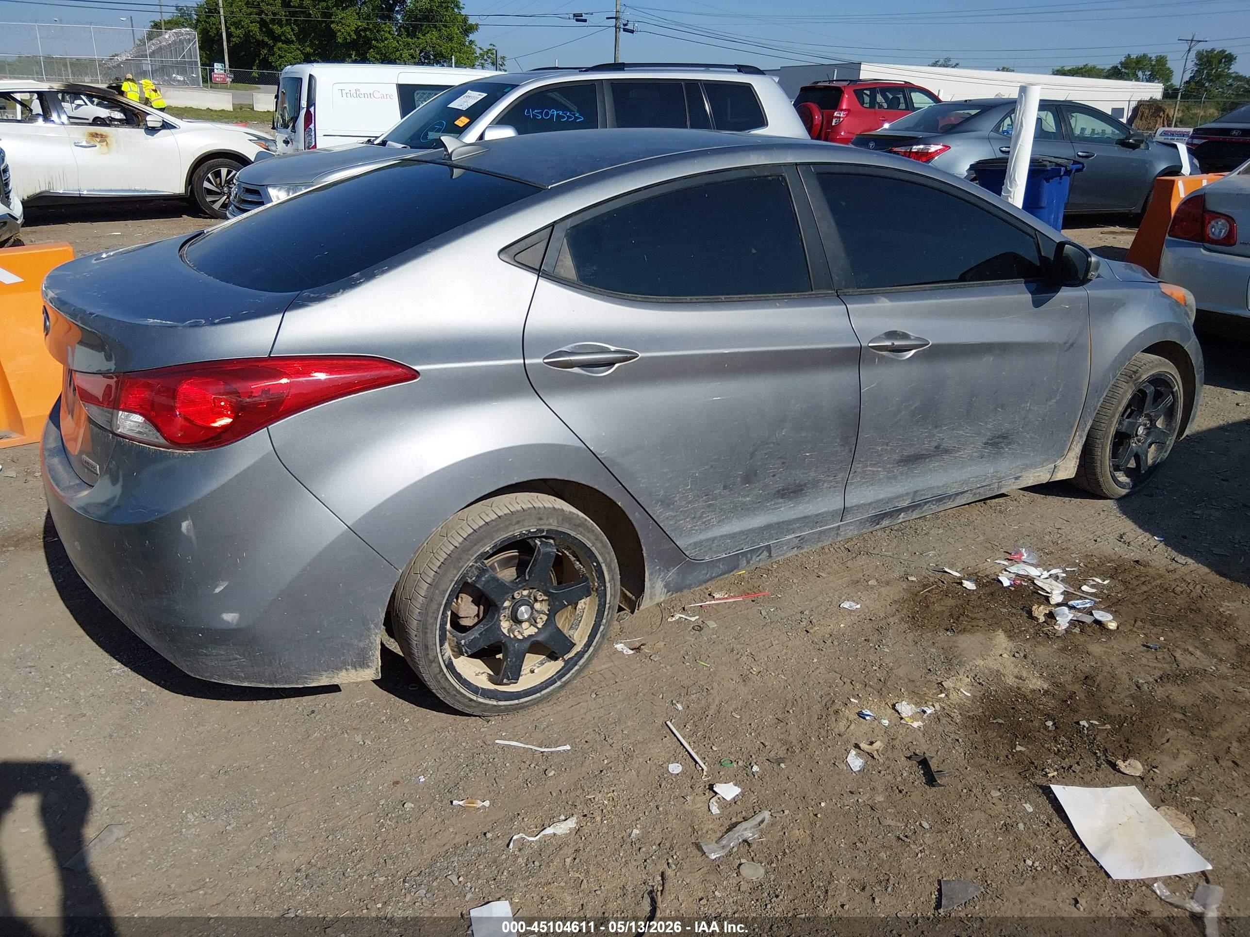 HYUNDAI ELANTRA image 4