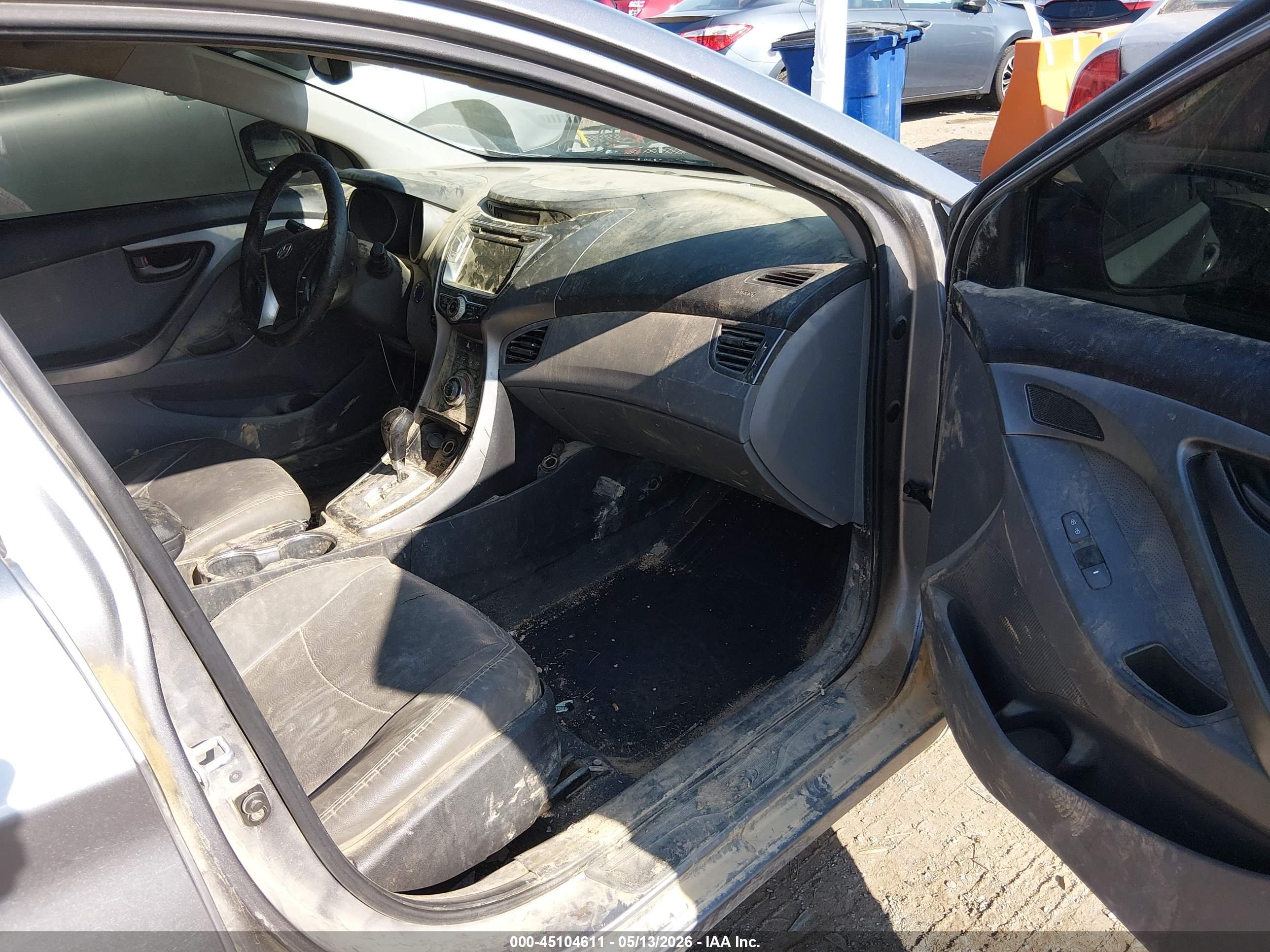 HYUNDAI ELANTRA image 5