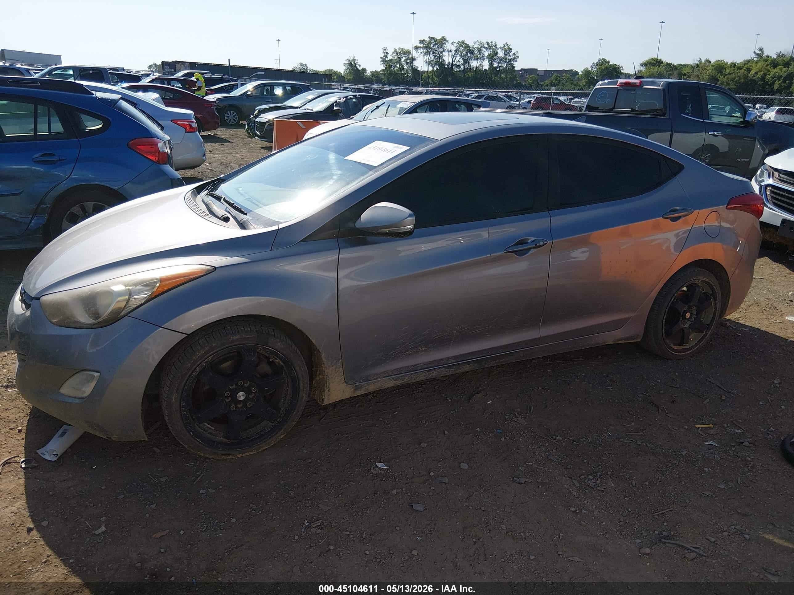 HYUNDAI ELANTRA image 6