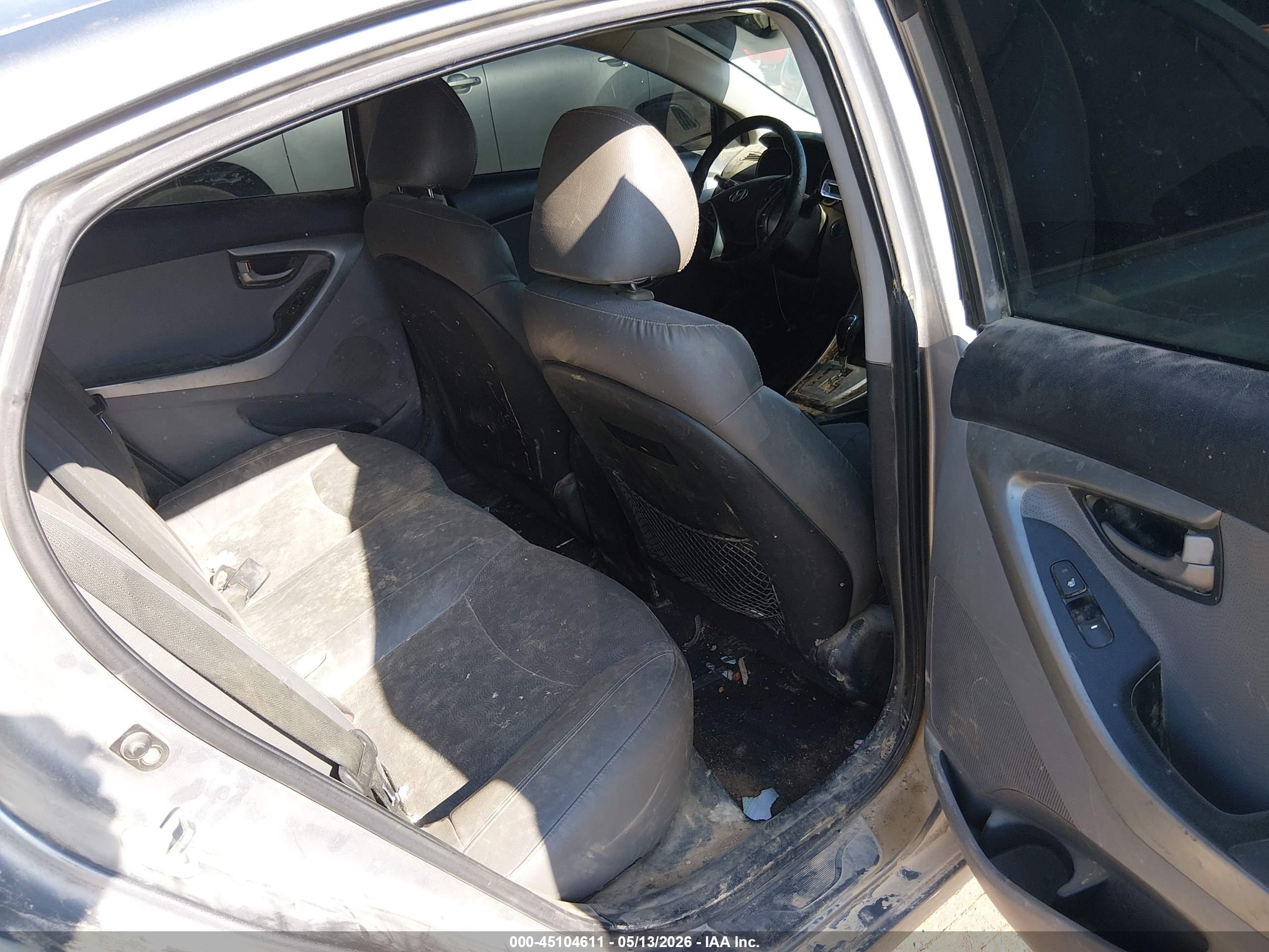 HYUNDAI ELANTRA image 8