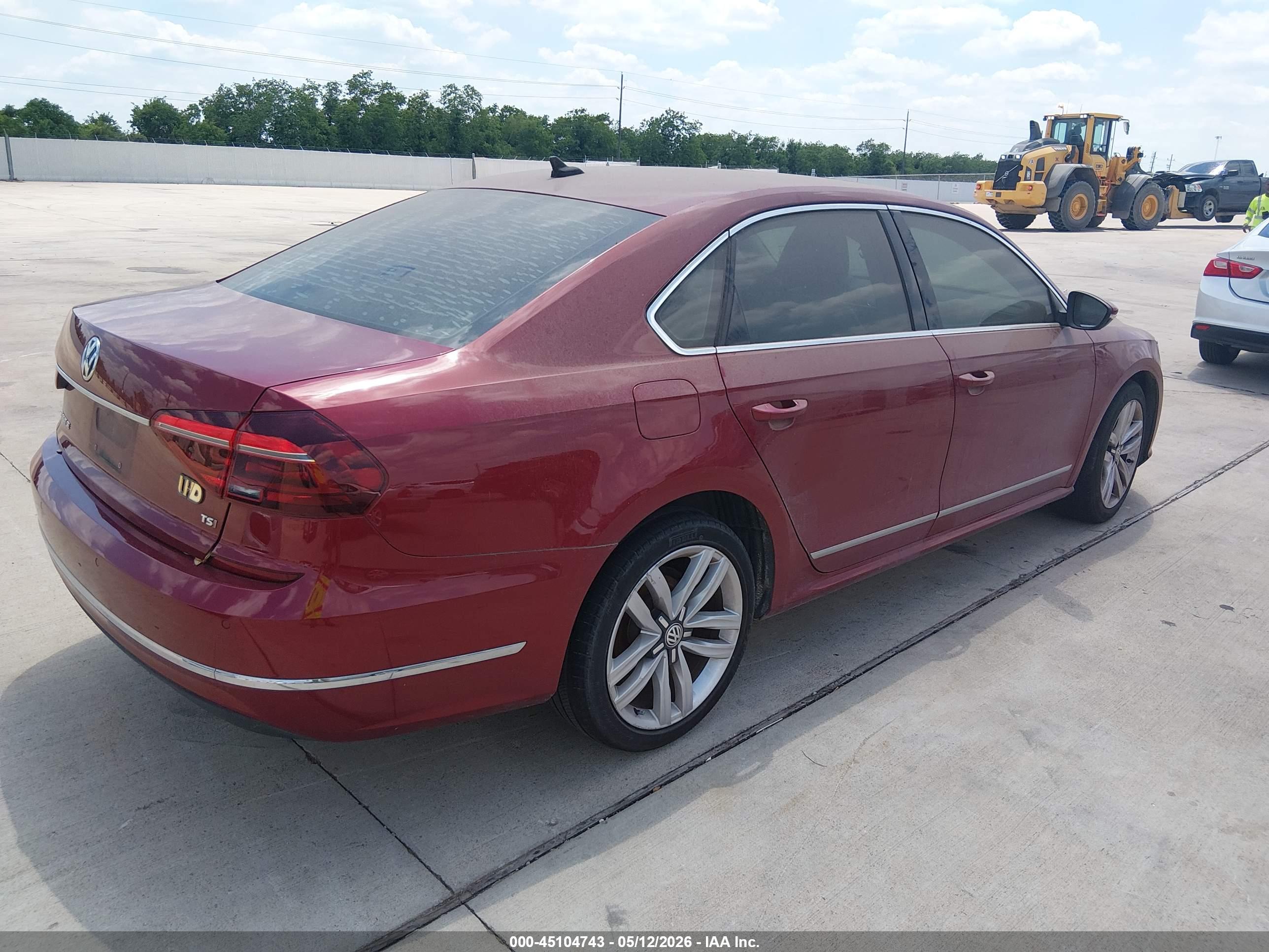 VOLKSWAGEN PASSAT image 4