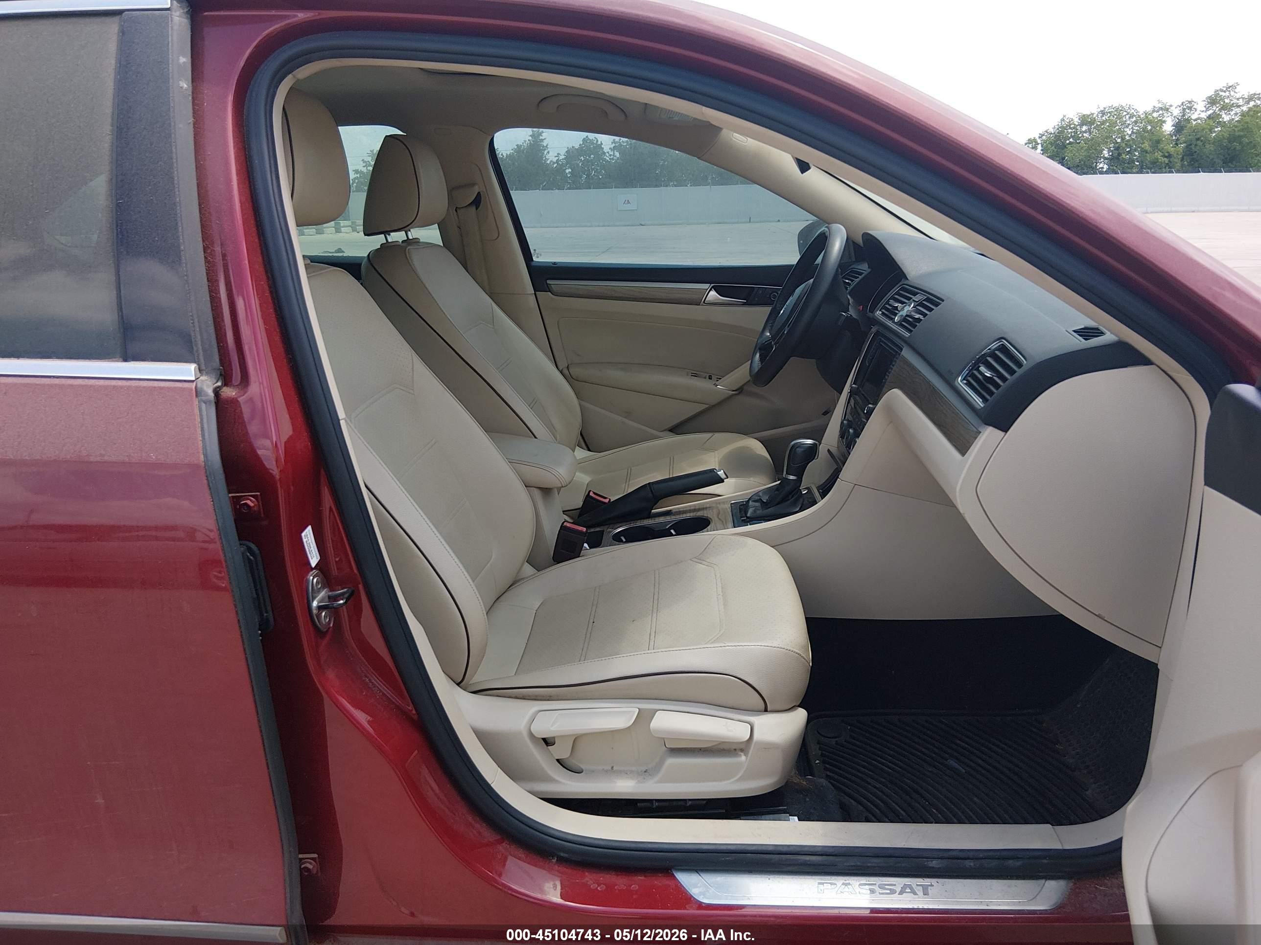 VOLKSWAGEN PASSAT image 5
