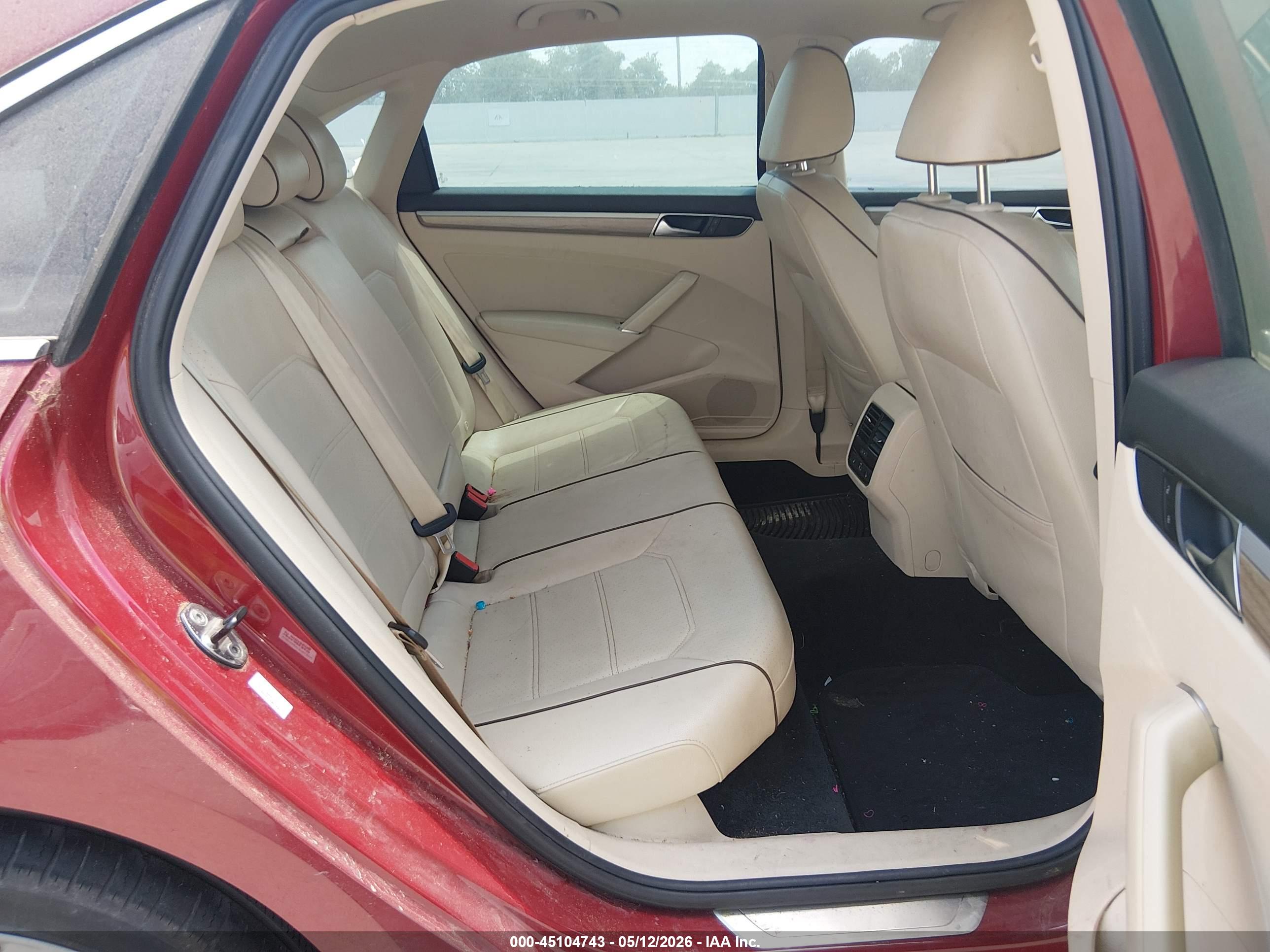 VOLKSWAGEN PASSAT image 8