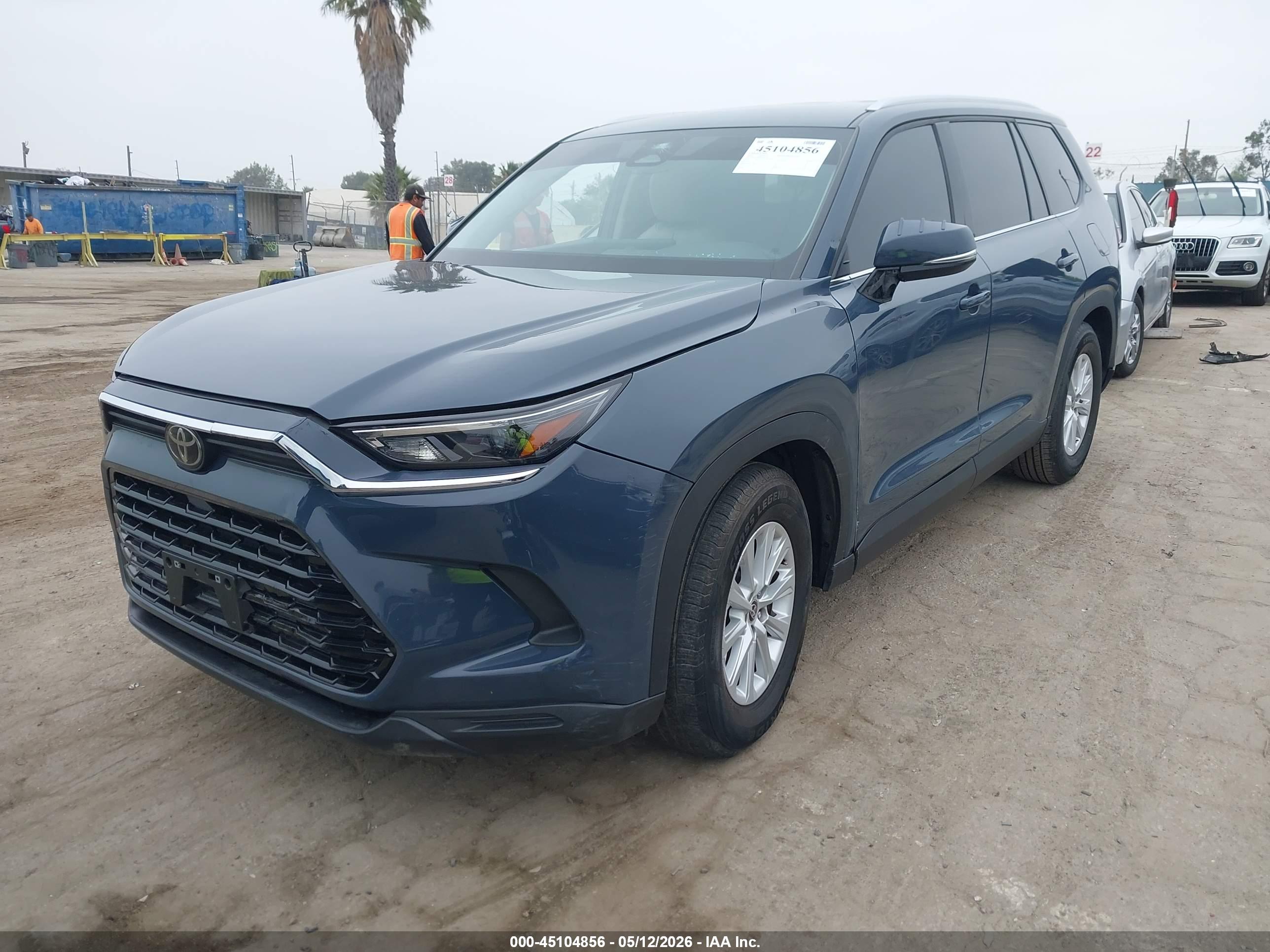TOYOTA GRAND image 2