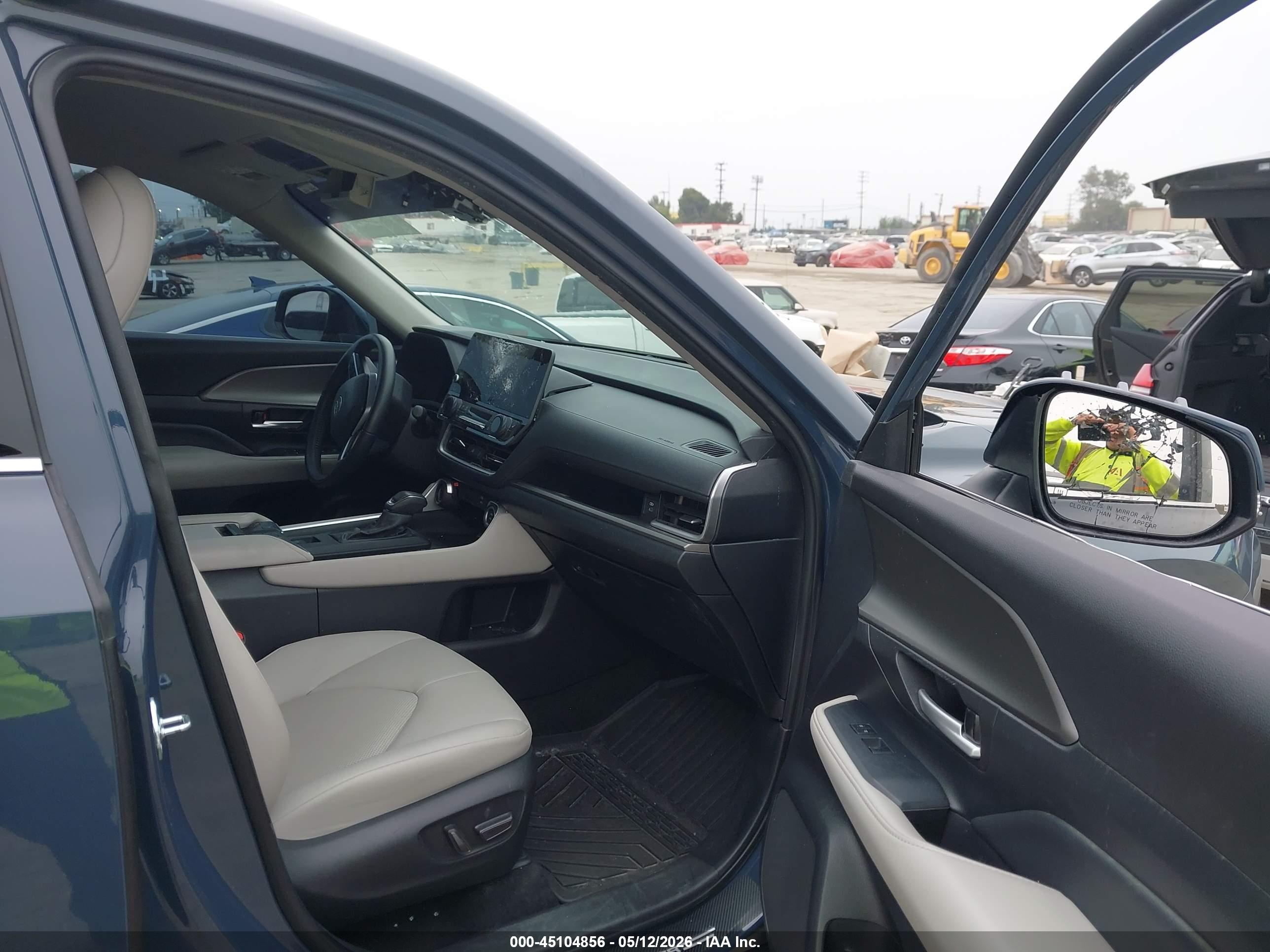 TOYOTA GRAND image 5