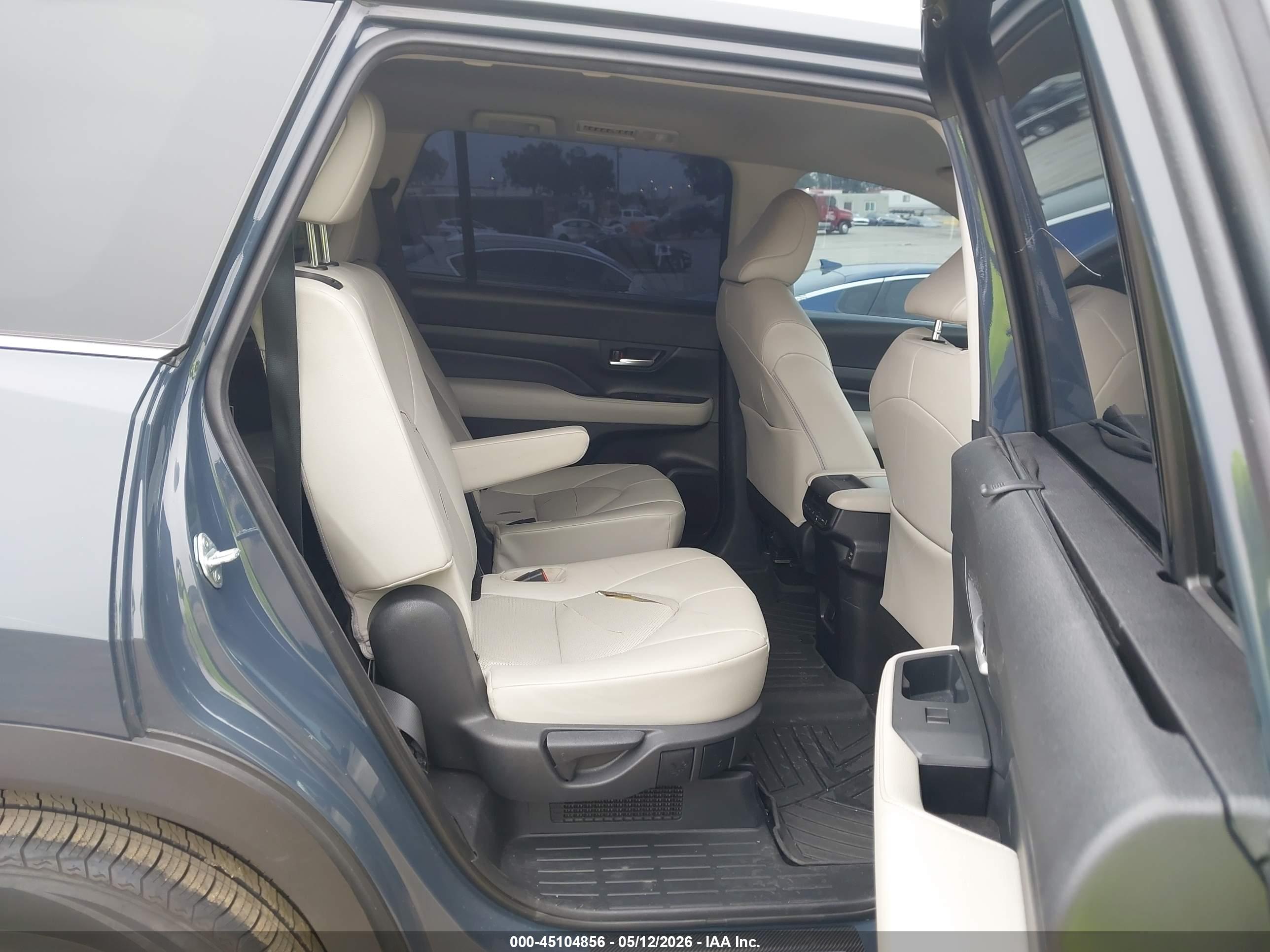 TOYOTA GRAND image 8
