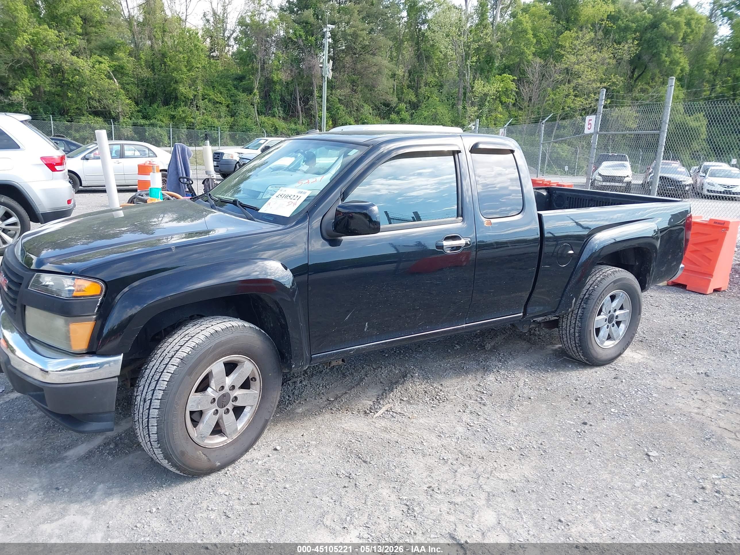 GMC CANYON image 2