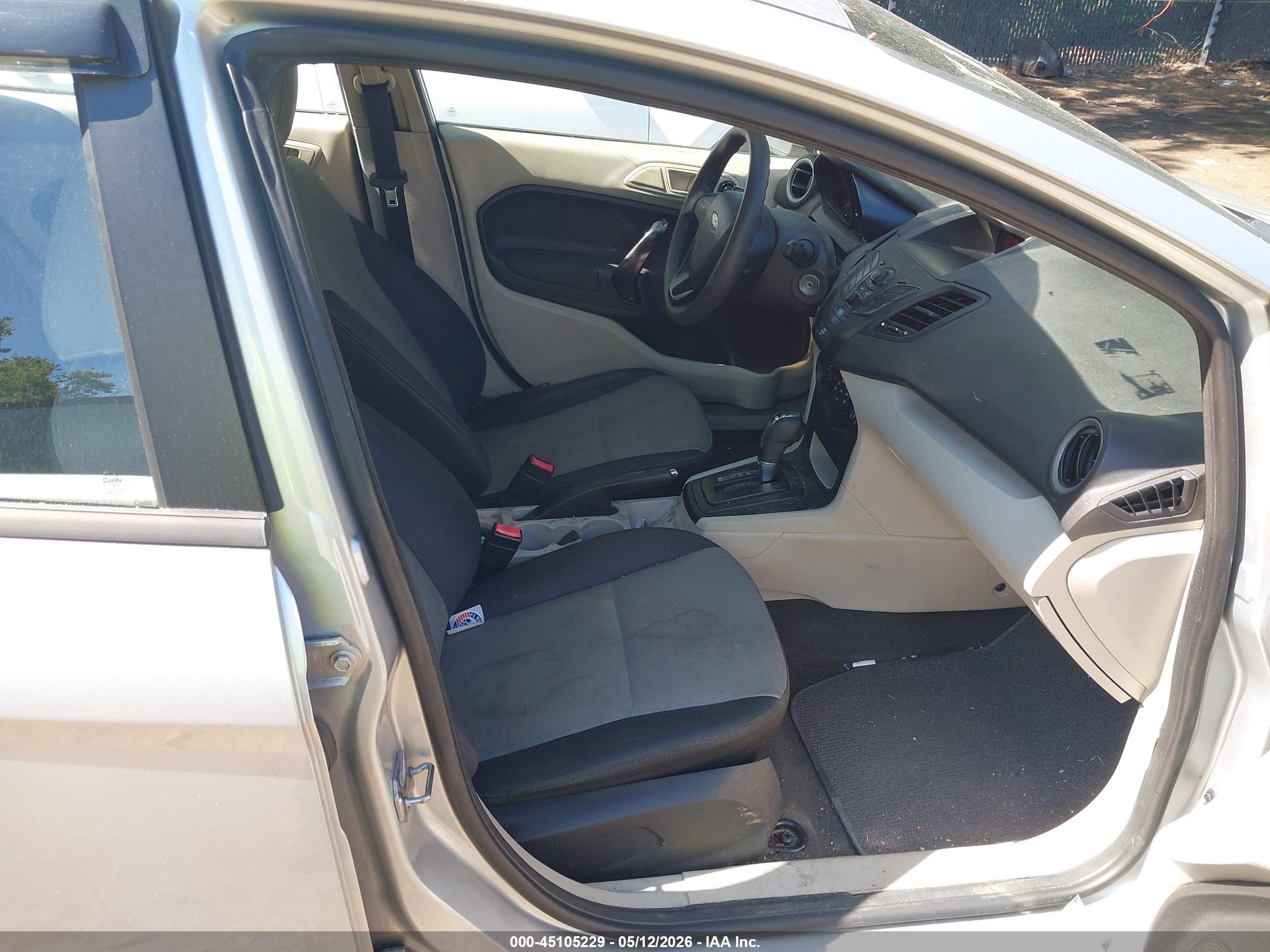 FORD FIESTA image 5