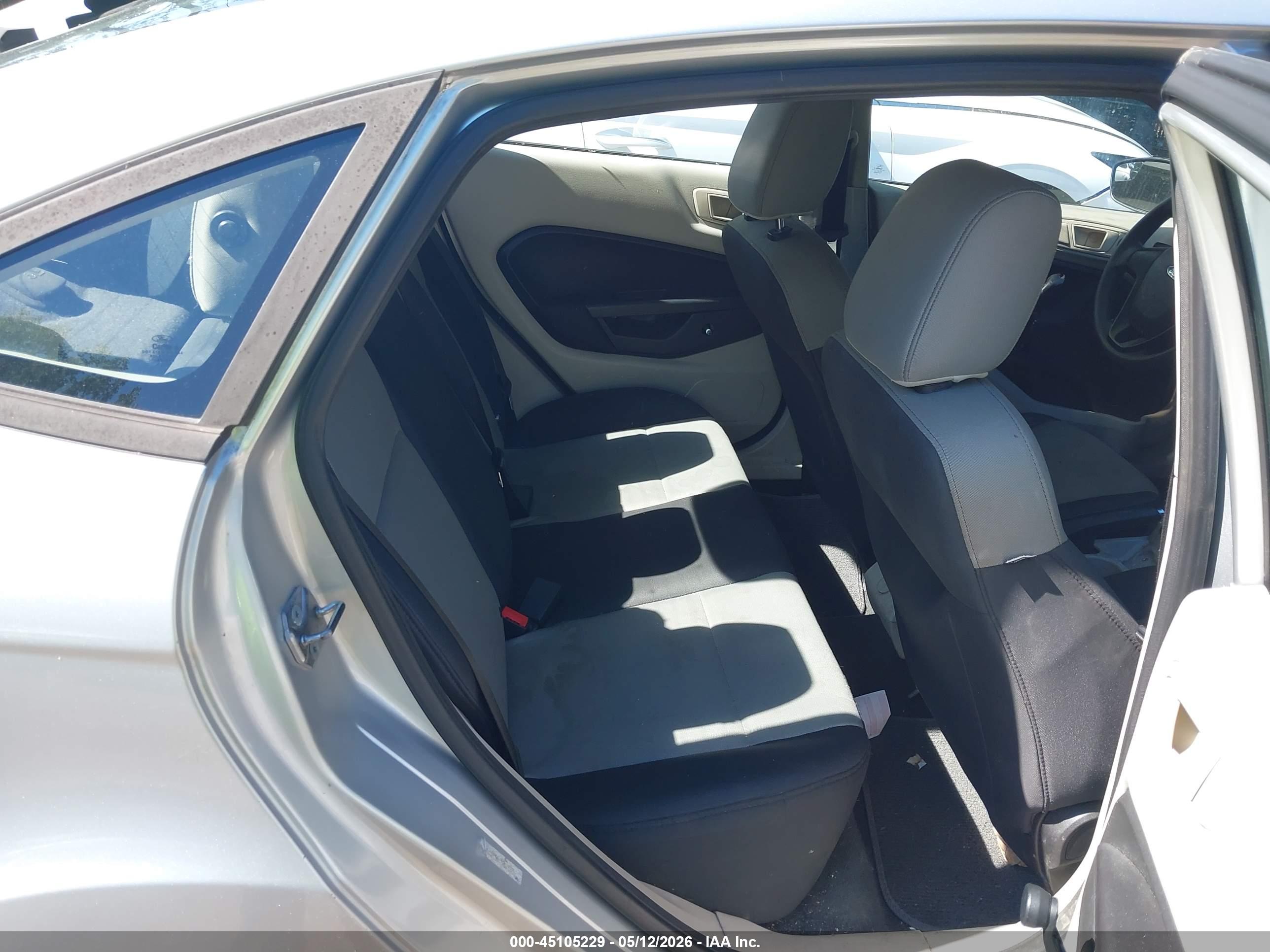 FORD FIESTA image 8