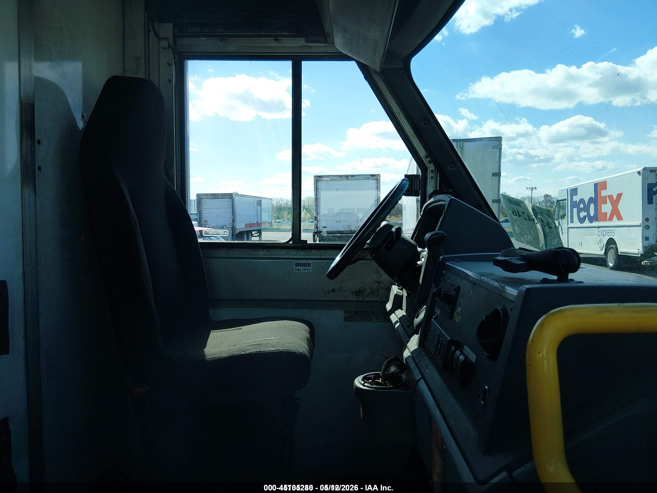 ISUZU COMMERCIAL image 5