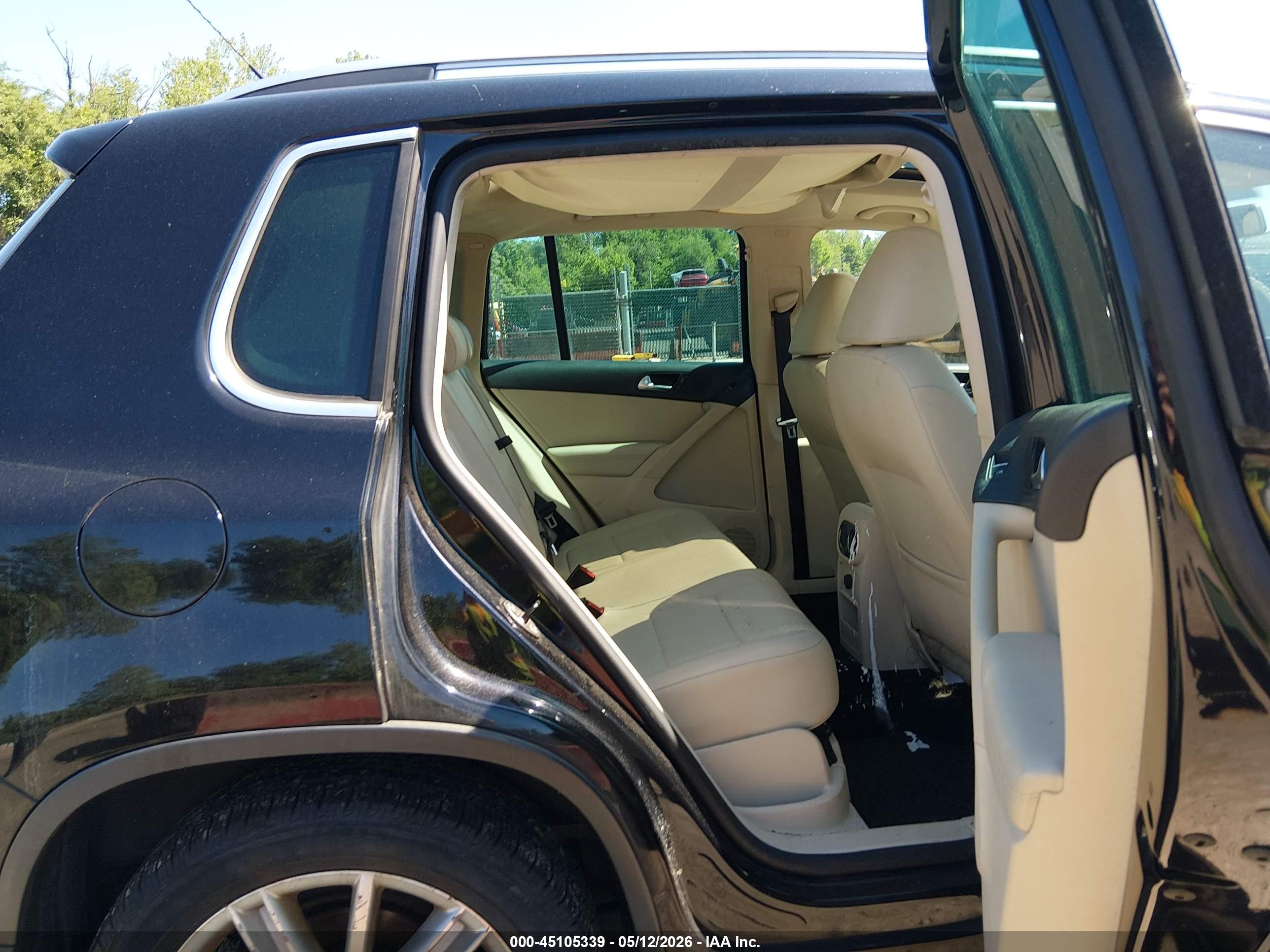 VOLKSWAGEN TIGUAN image 8