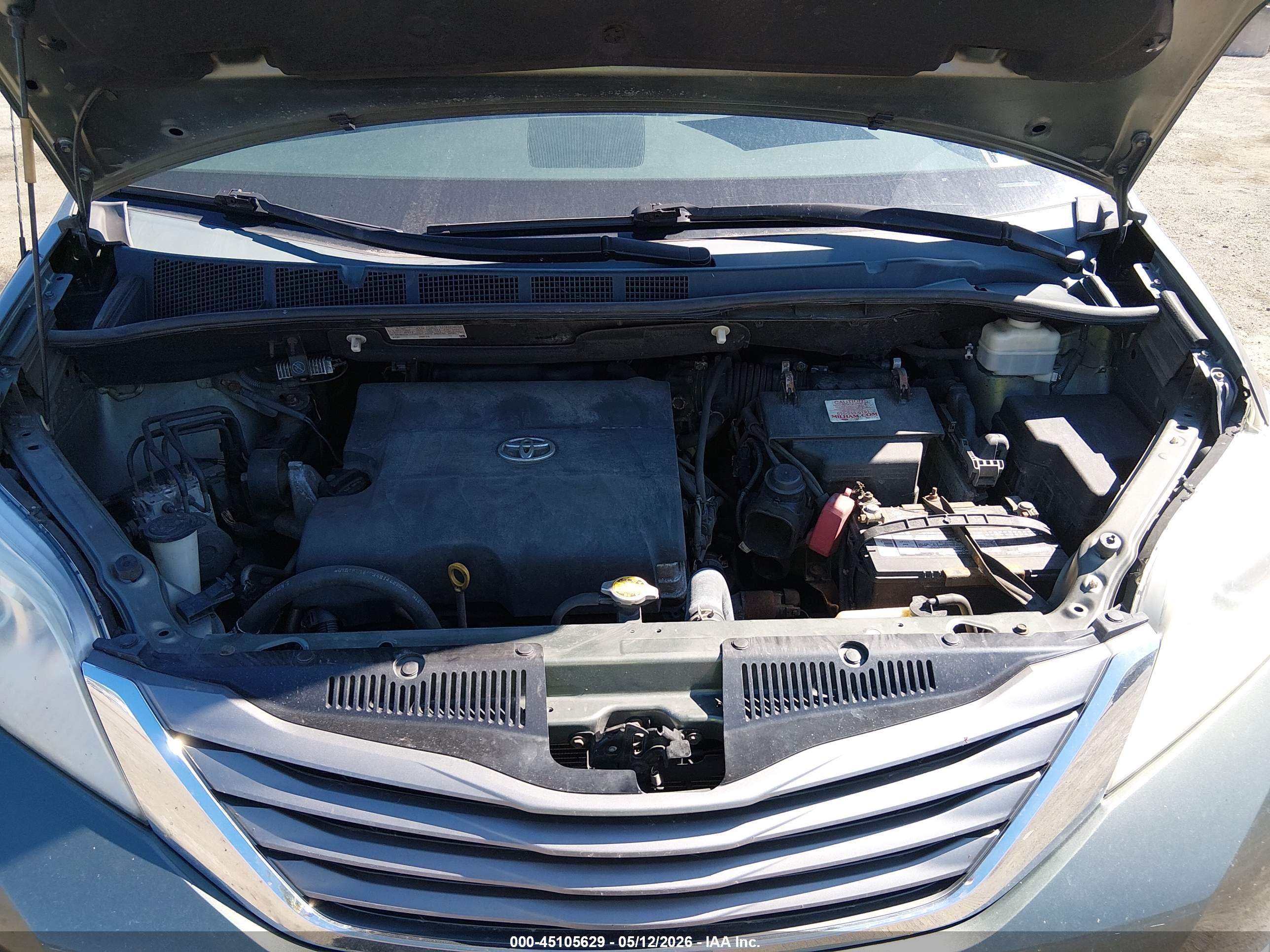 TOYOTA SIENNA image 10