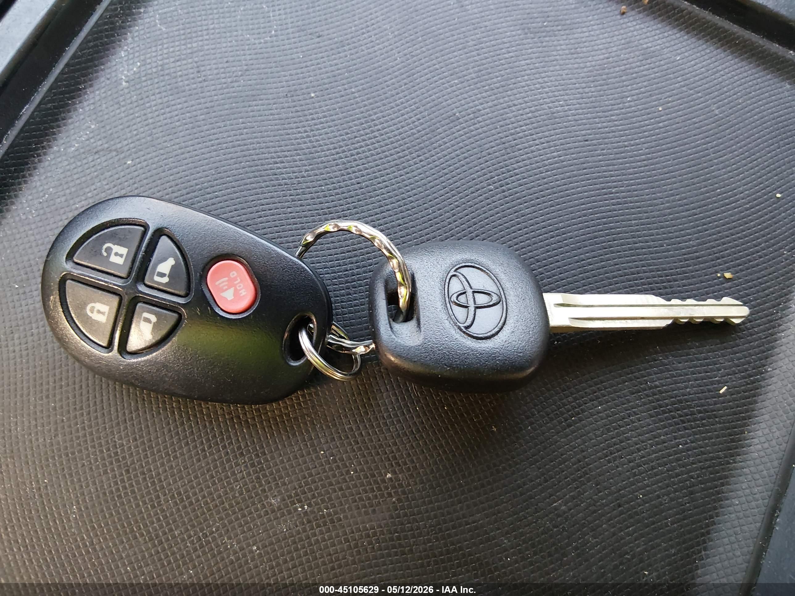 TOYOTA SIENNA image 11
