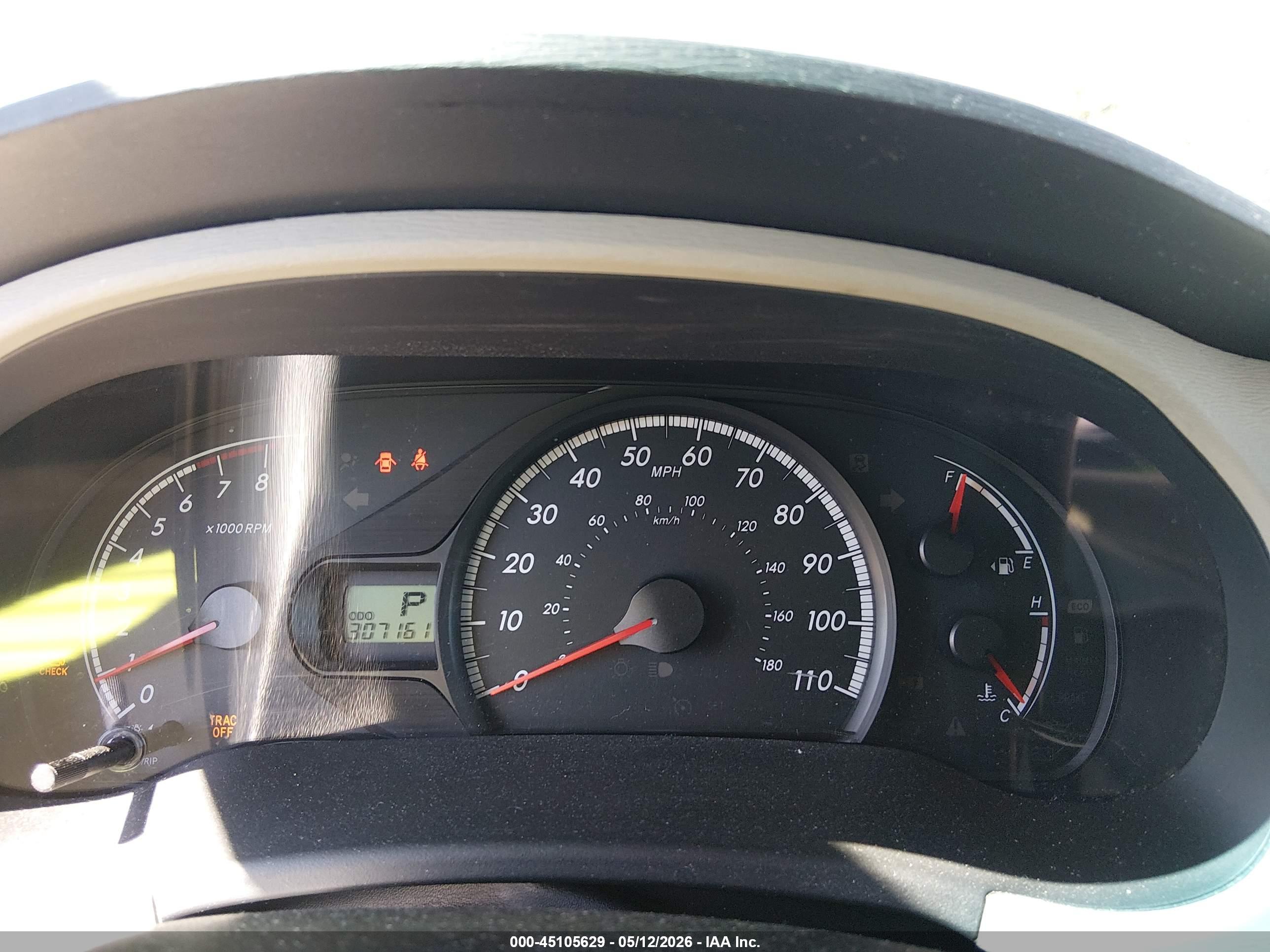 TOYOTA SIENNA image 7