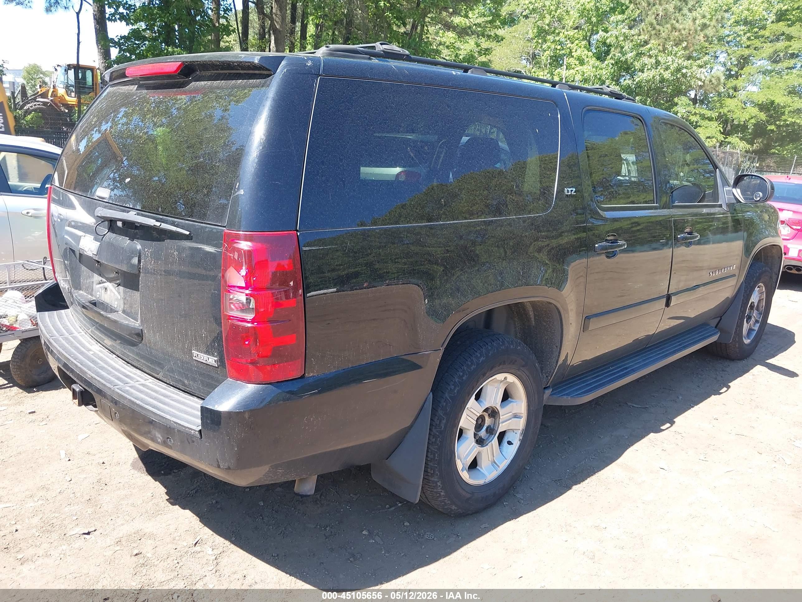 CHEVROLET SUBURBAN image 4