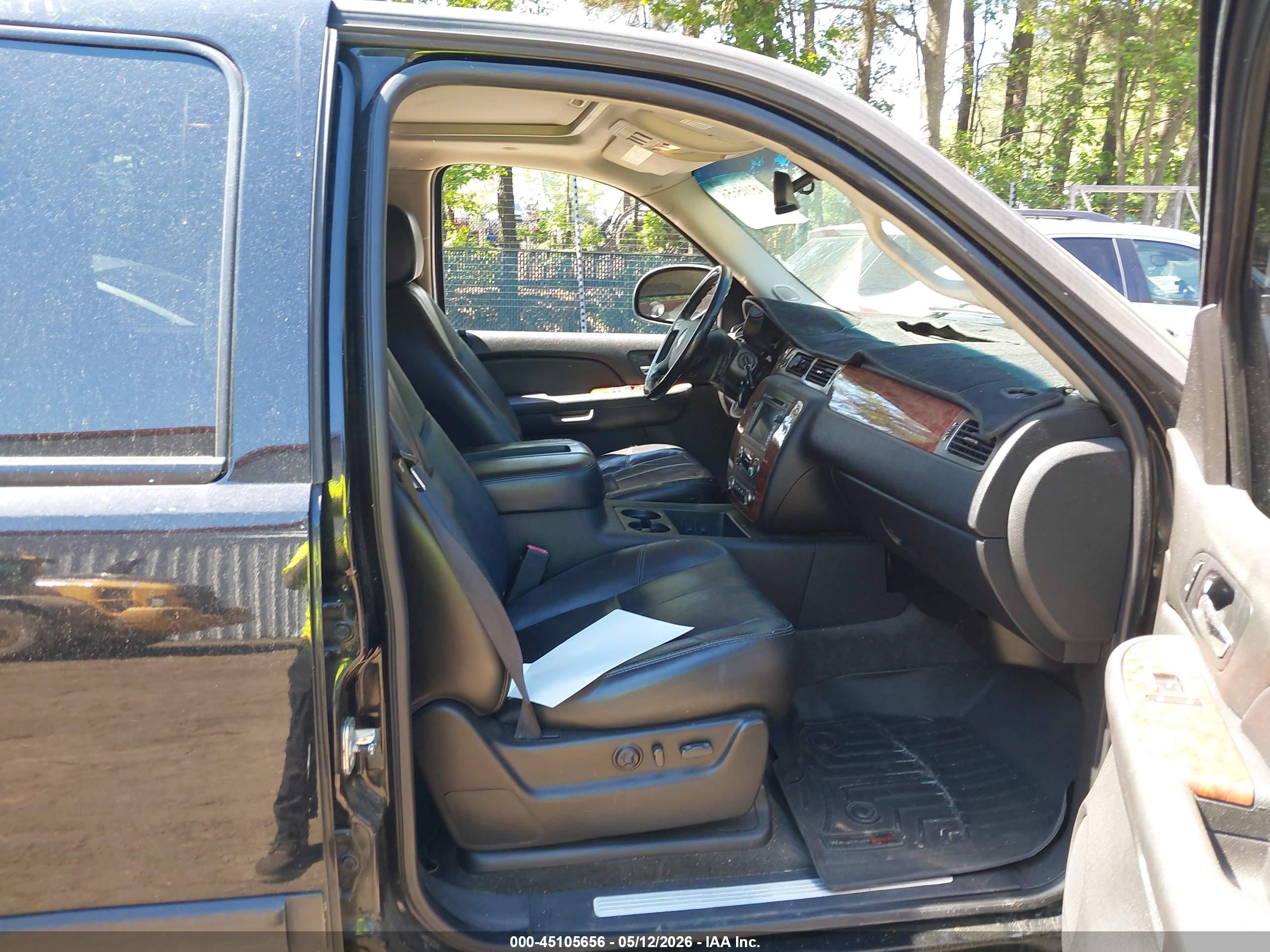 CHEVROLET SUBURBAN image 5