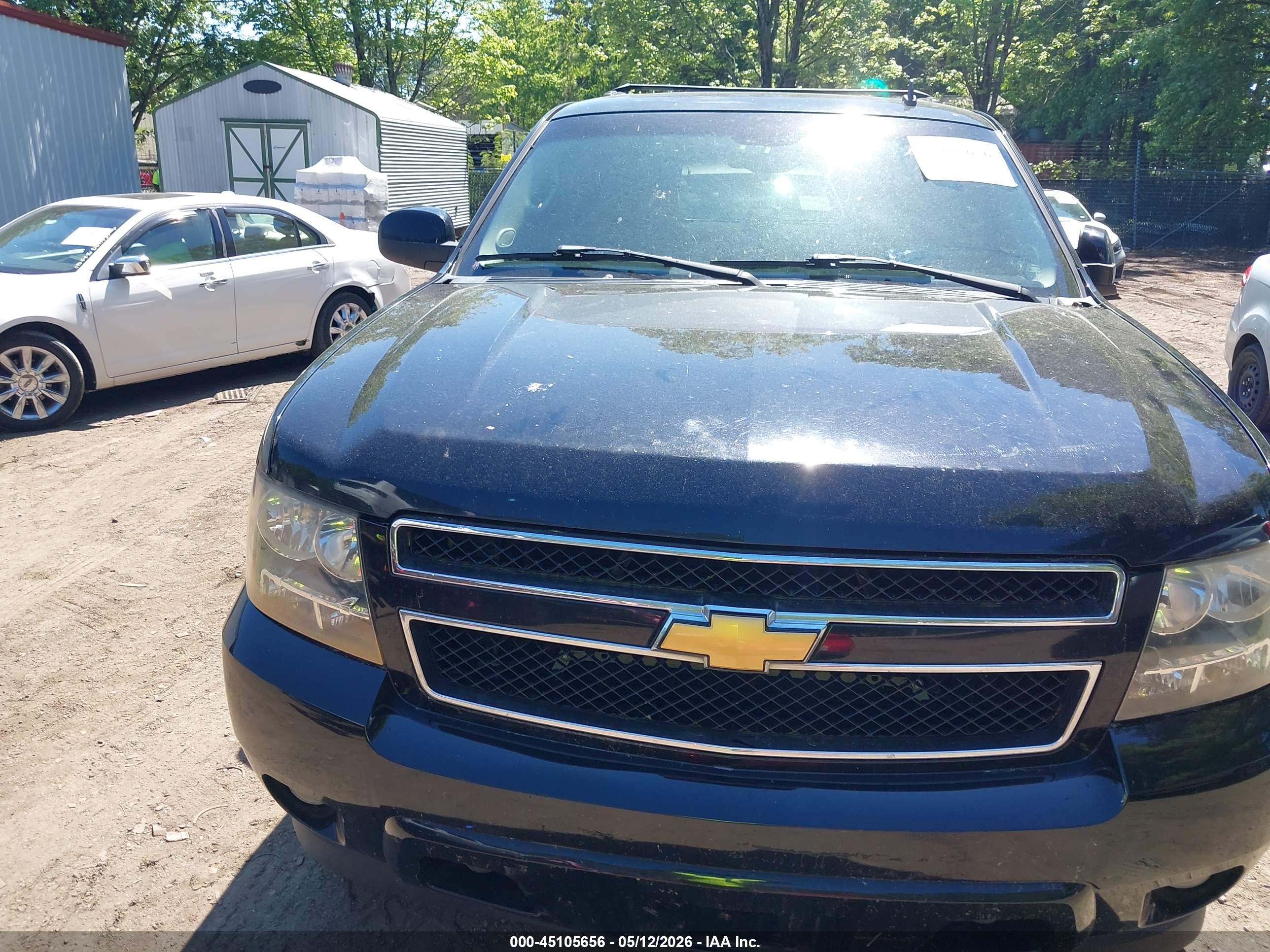 CHEVROLET SUBURBAN image 6