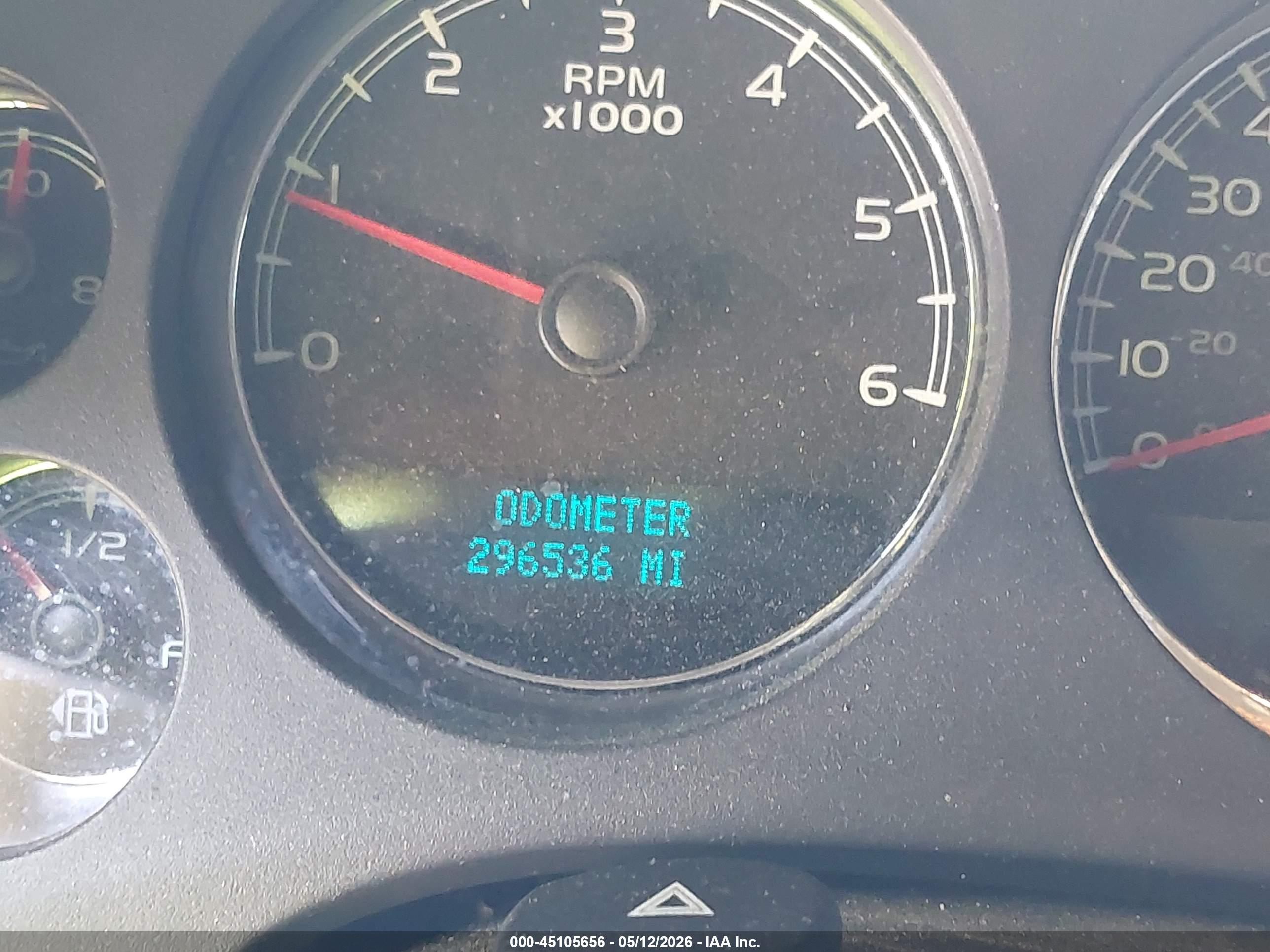 CHEVROLET SUBURBAN image 7