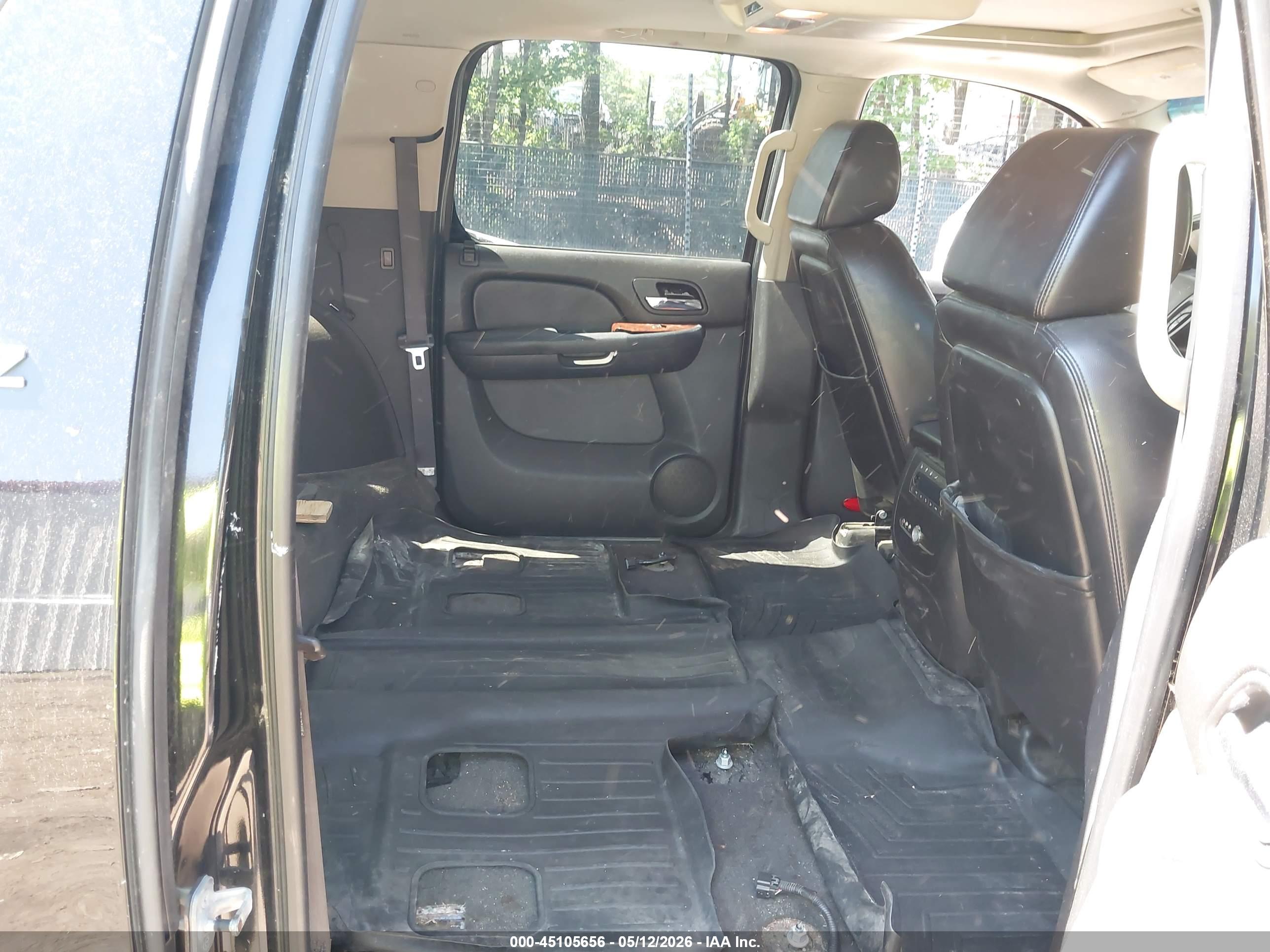 CHEVROLET SUBURBAN image 8