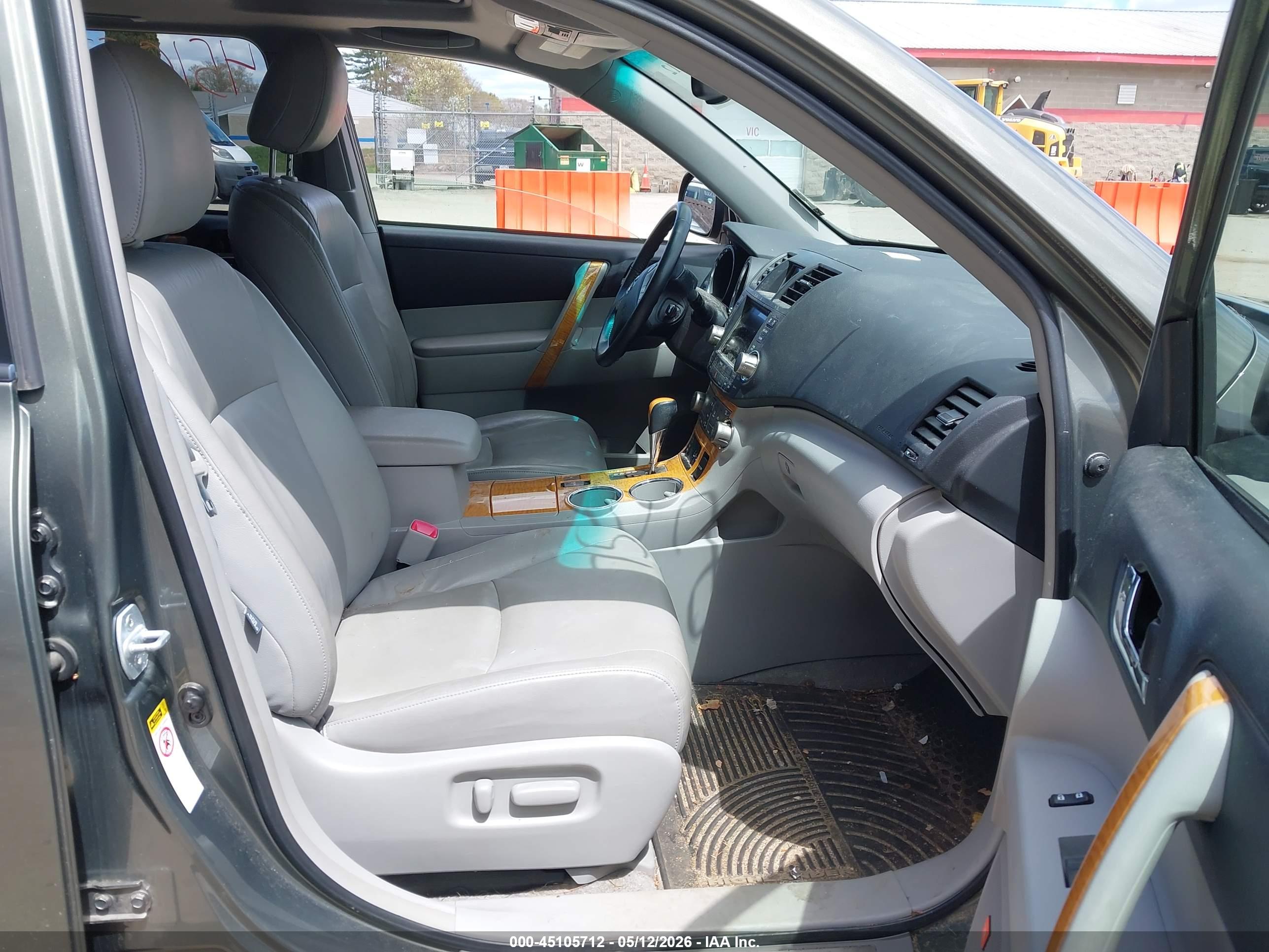 TOYOTA HIGHLANDER image 5