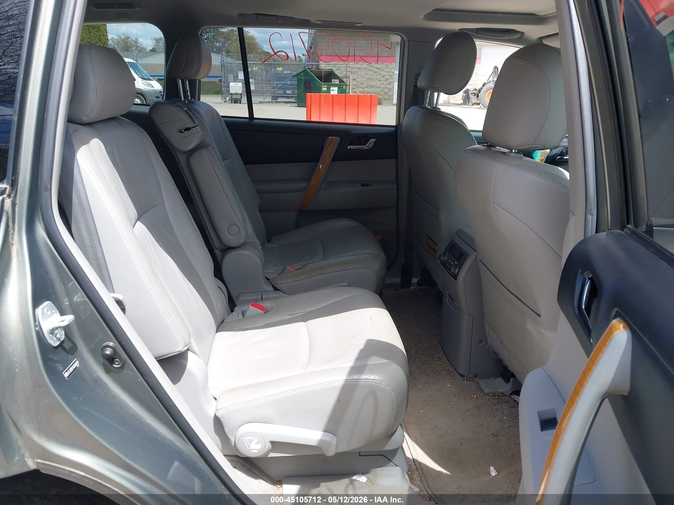 TOYOTA HIGHLANDER image 8