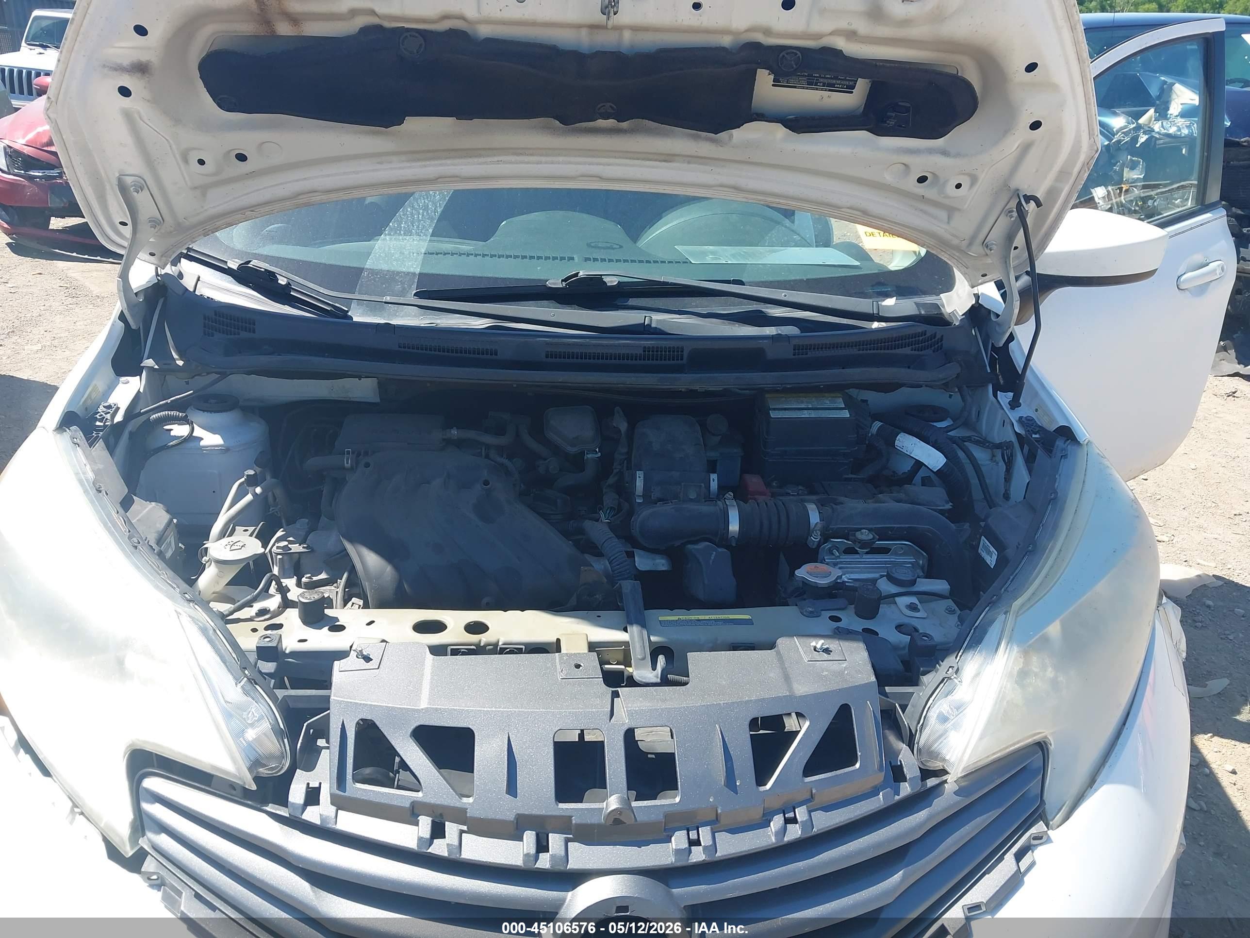 NISSAN VERSA image 10