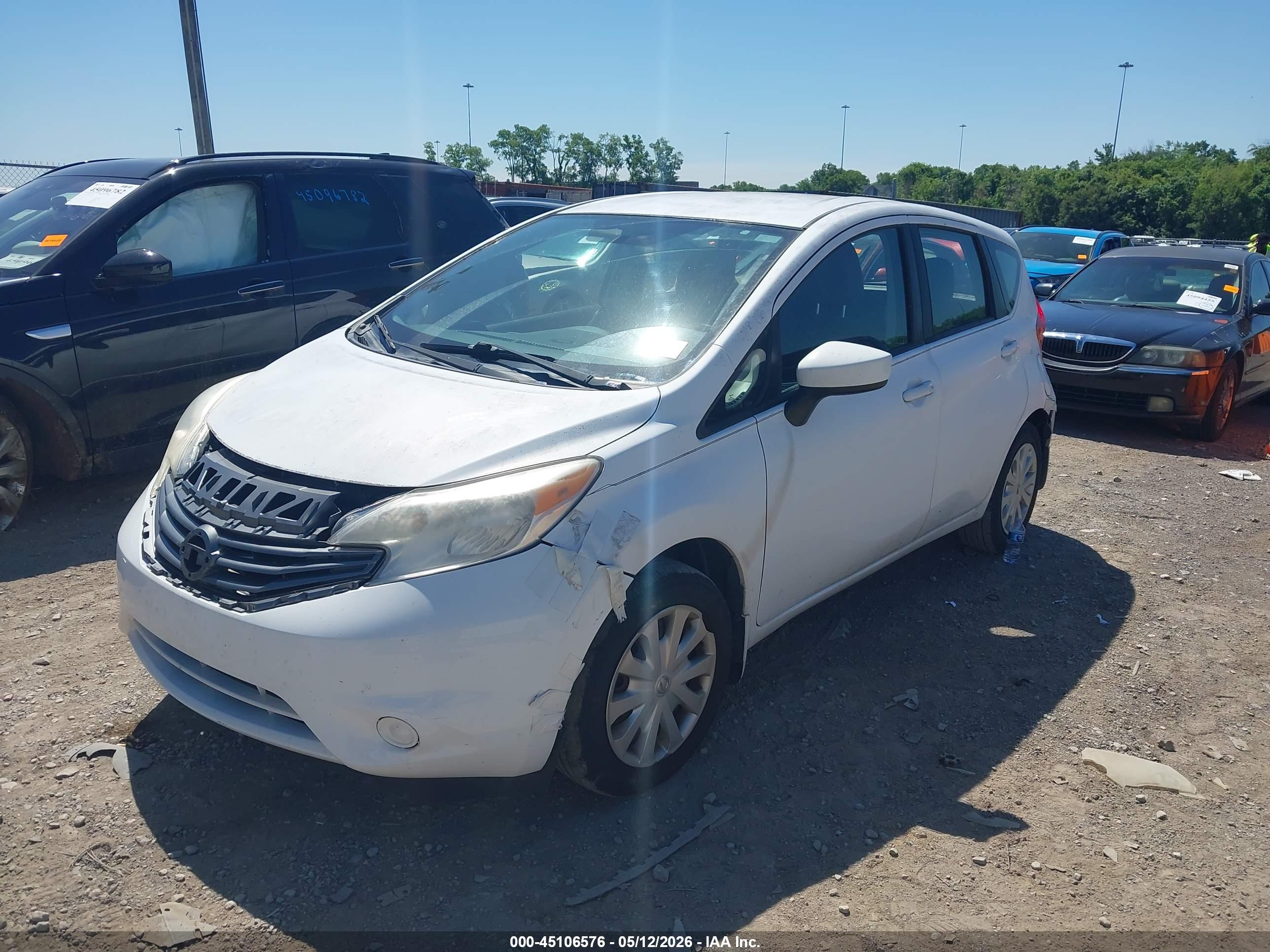 NISSAN VERSA image 2